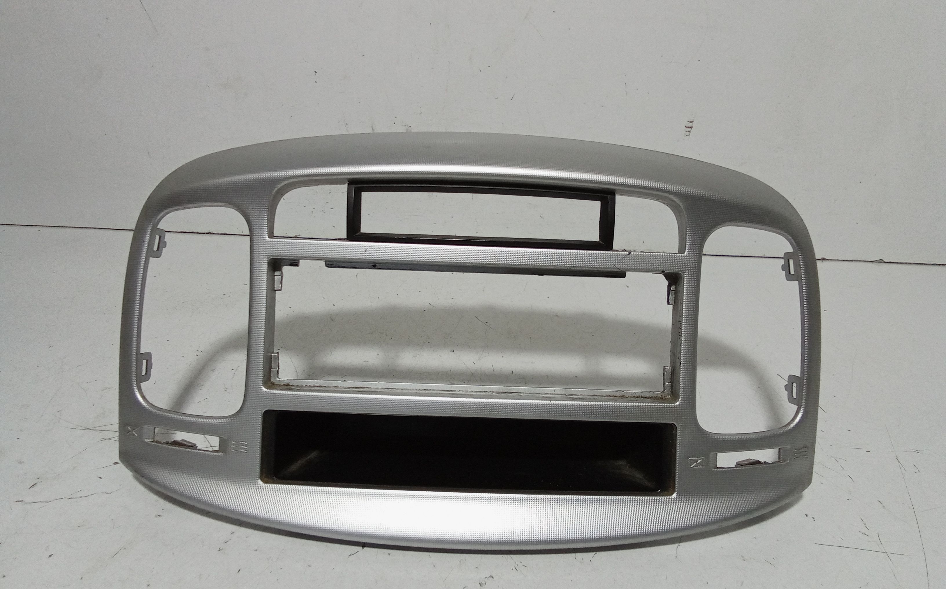 Rivestimento centr. Cruscotto, Mascherina portastrumenti centr. Cruscotto - Immagine 1 di 5