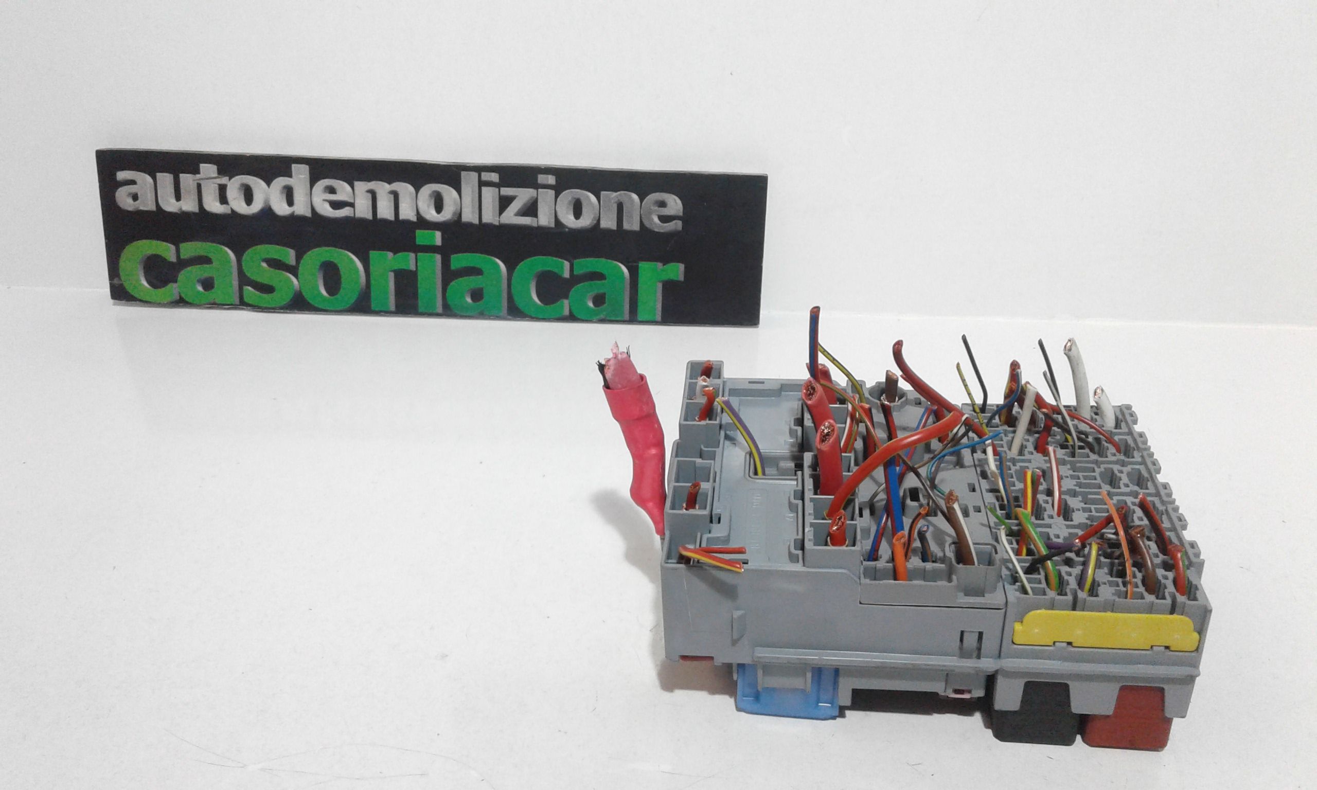 scatola fusibili - Immagine 1 di 3