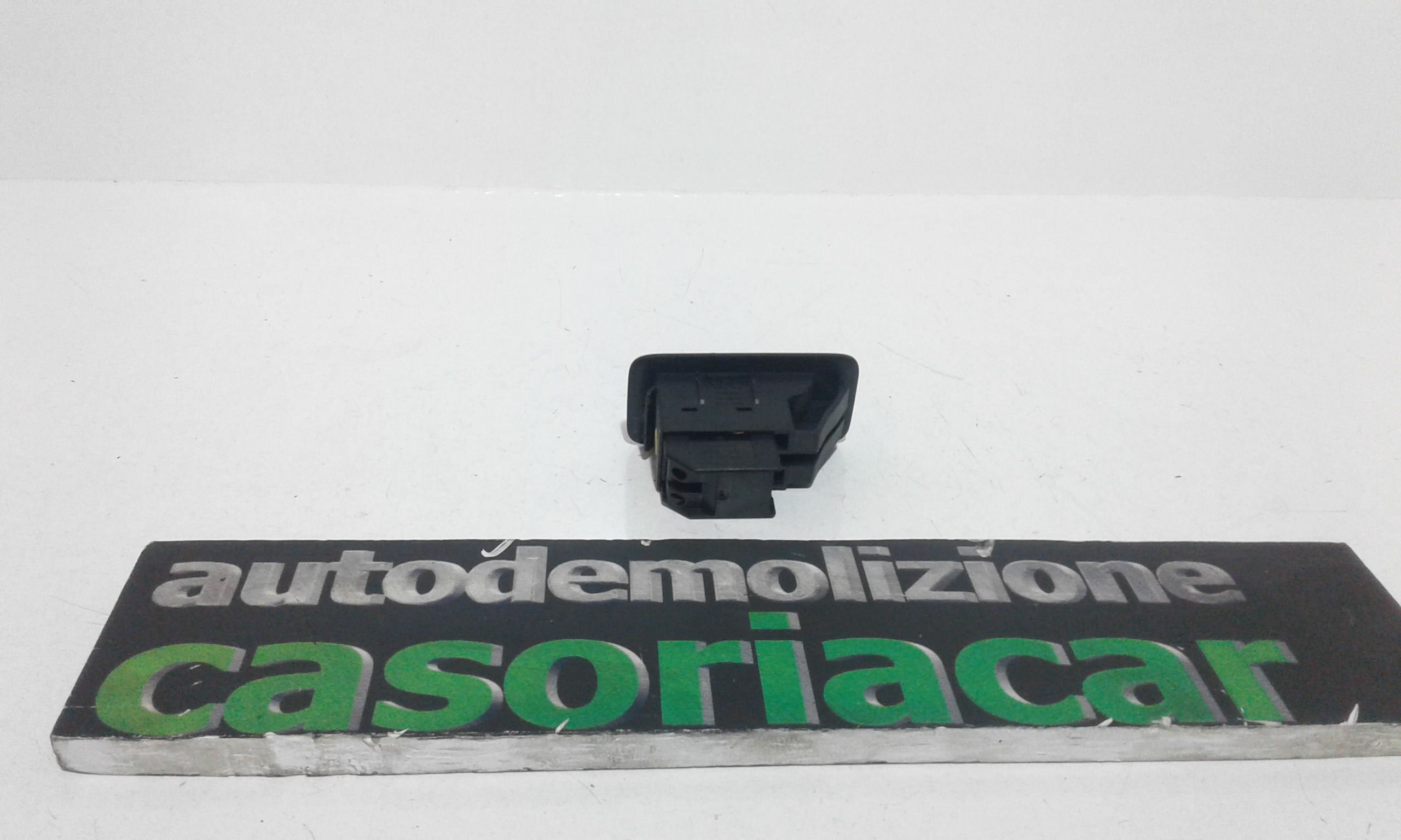 Interruttore alzacristalli porta post. Destro - Immagine 1 di 3