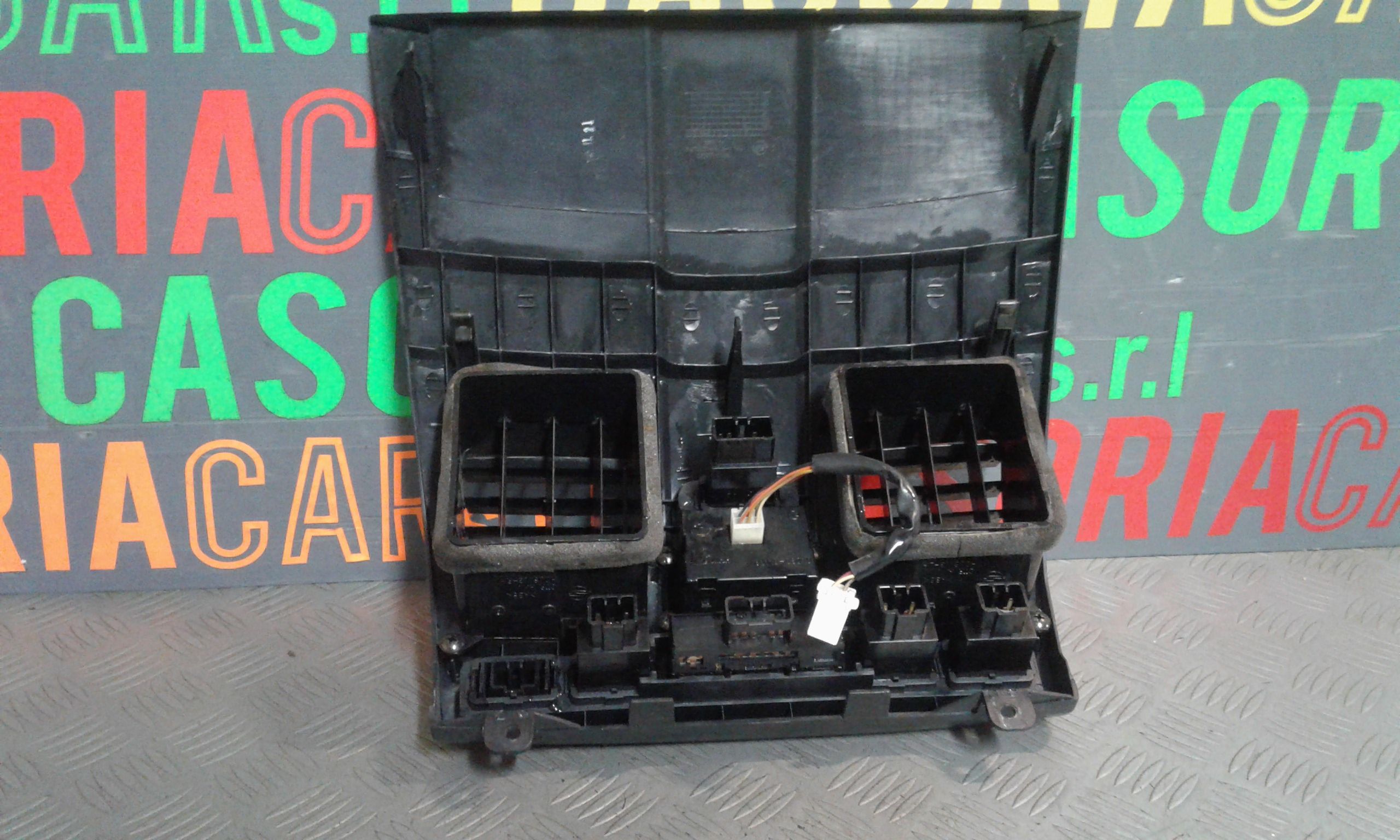 Rivestimento centr. Cruscotto, Mascherina portastrumenti centr. Cruscotto - Immagine 1 di 3
