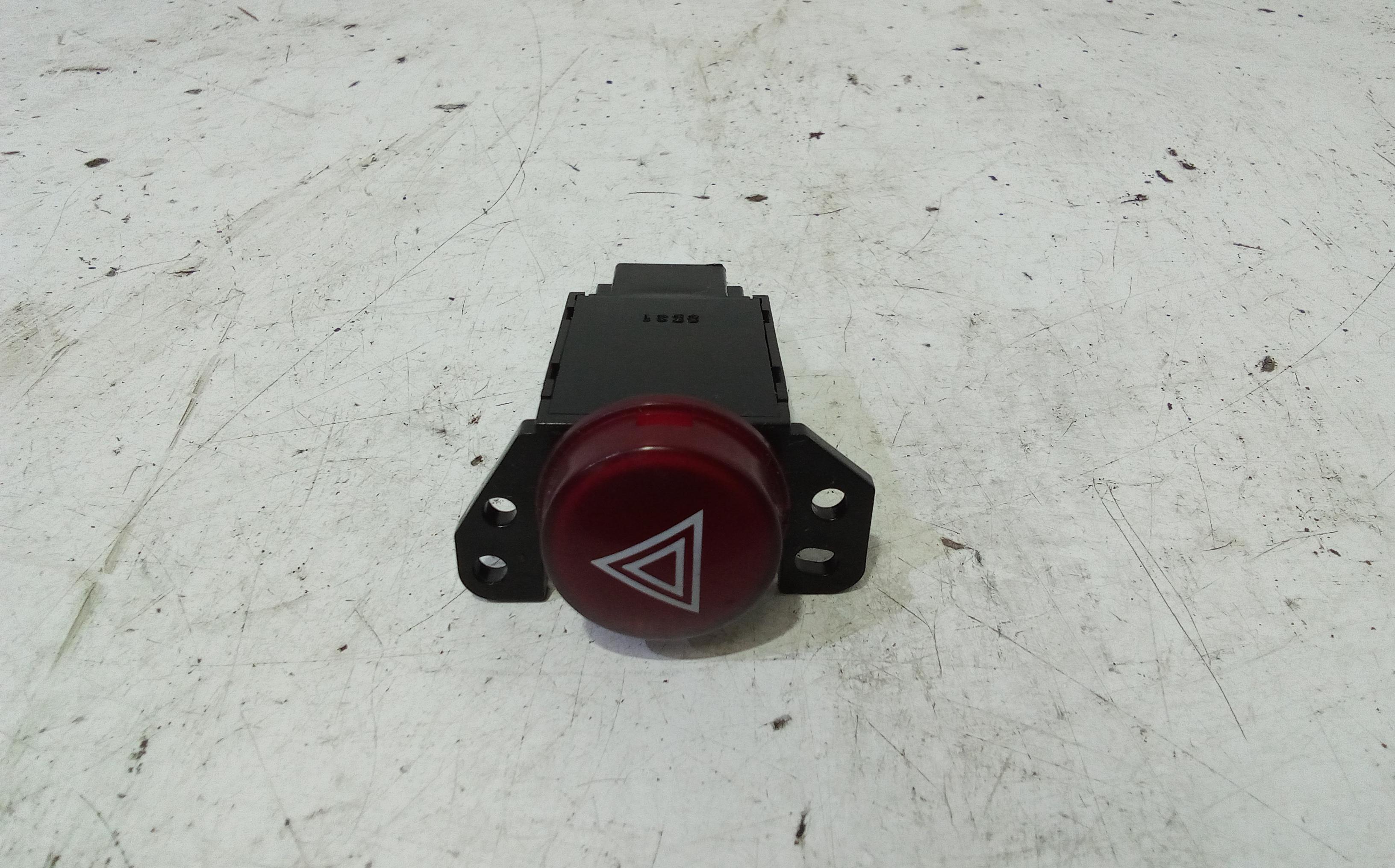 Interruttore Luci Emergenza MR951792 Usato