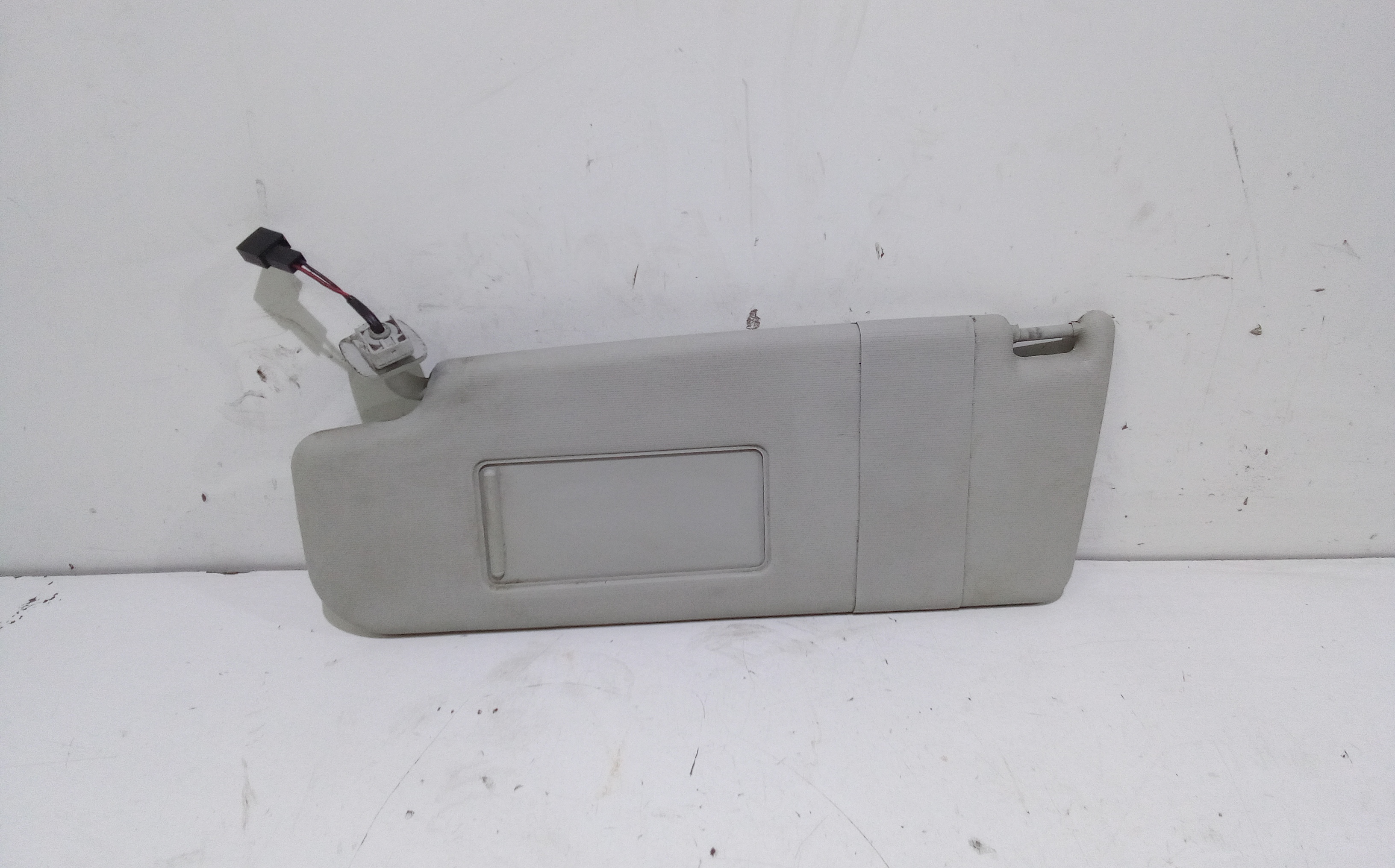 Aletta Parasole Parabrezza Sinistro 1K0857551N2F4 Usato