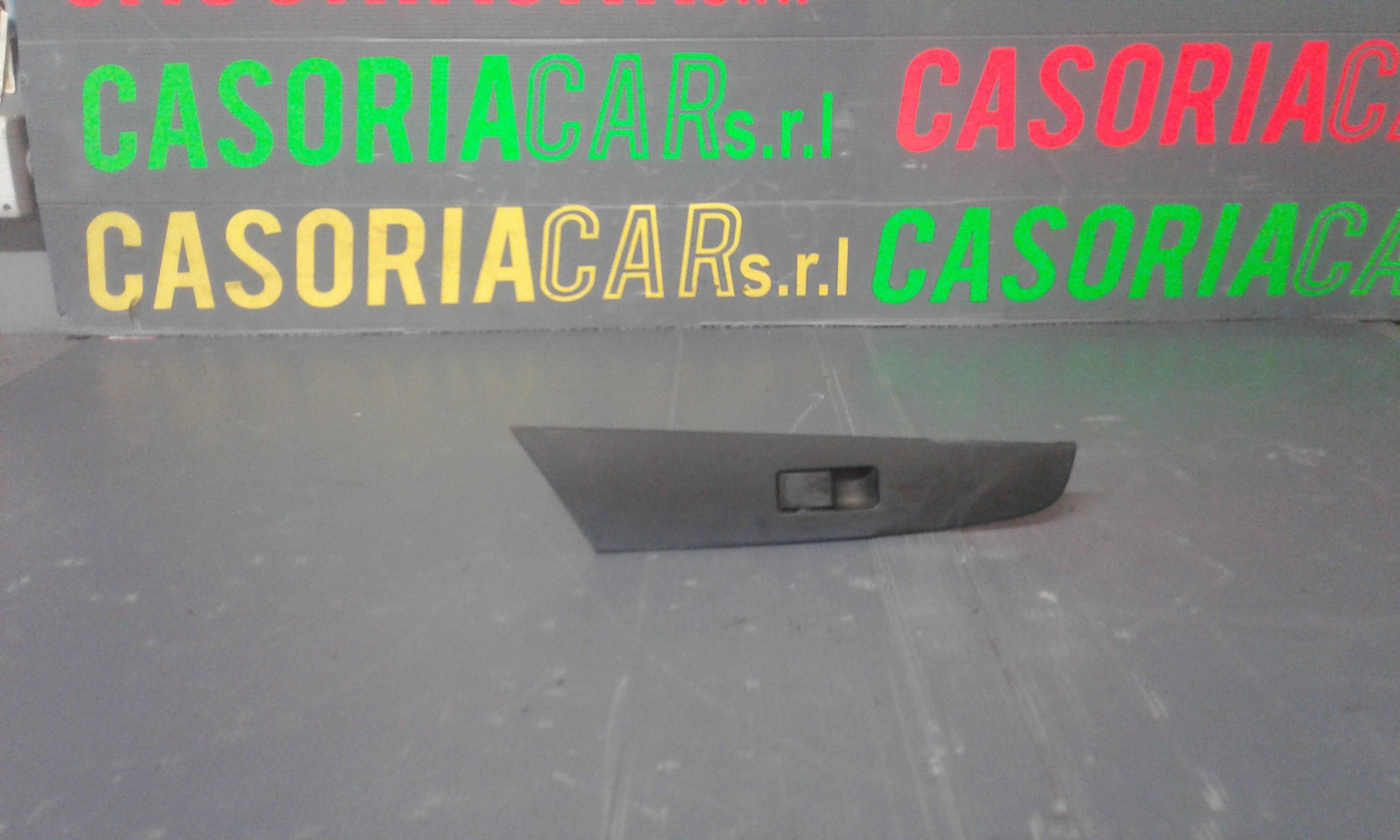 Interruttore Alzacristalli Porta Ant. Destro BP4K66370 Usato