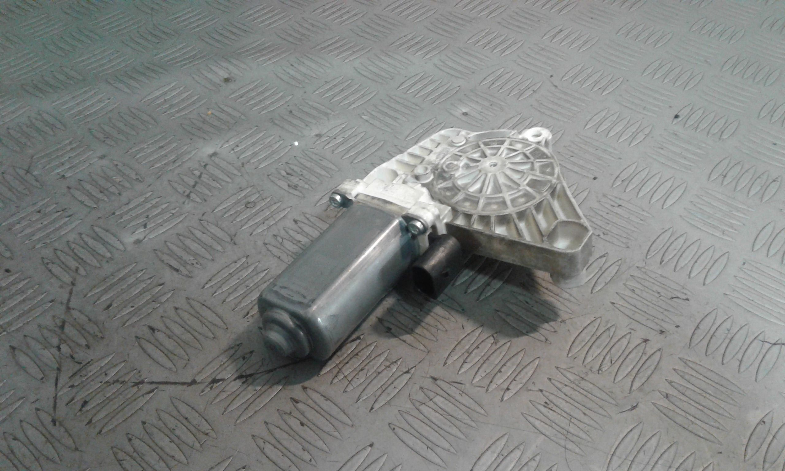 Motorino Alzacristallo Porta Ant. Sinistro A1698201542 Usato