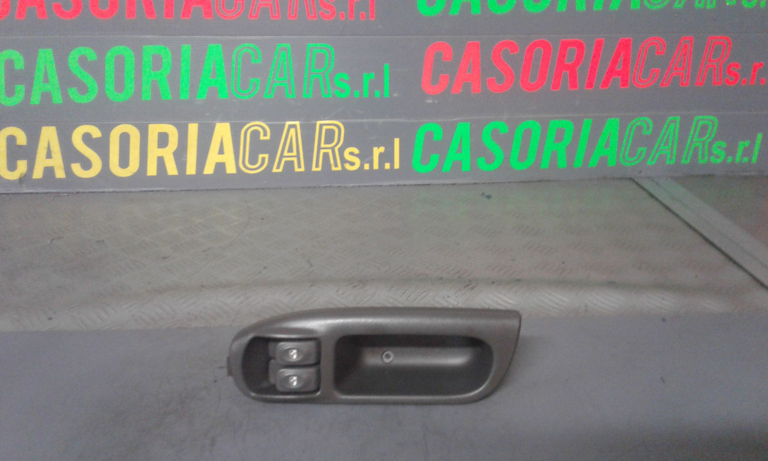 Interruttore alzacristalli porta ant. Sinistro - Immagine 1 di 3