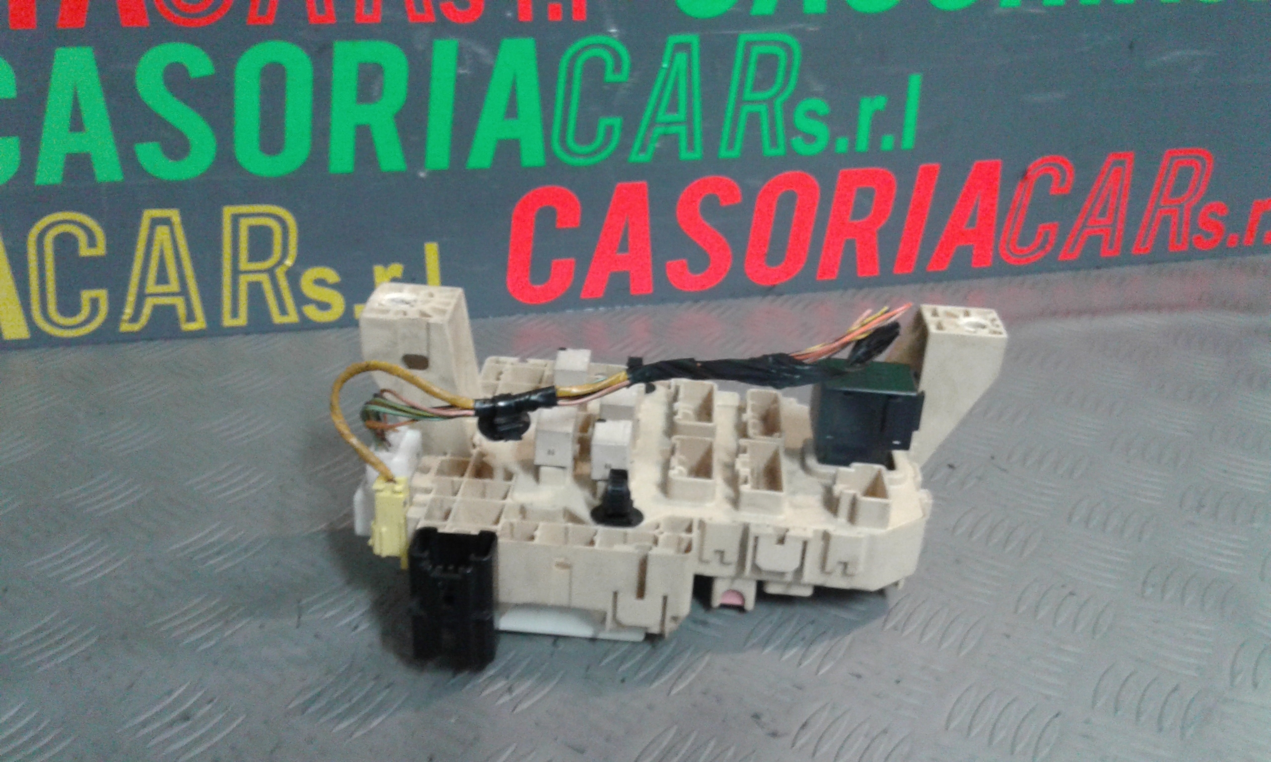 scatola fusibili - Immagine 1 di 3