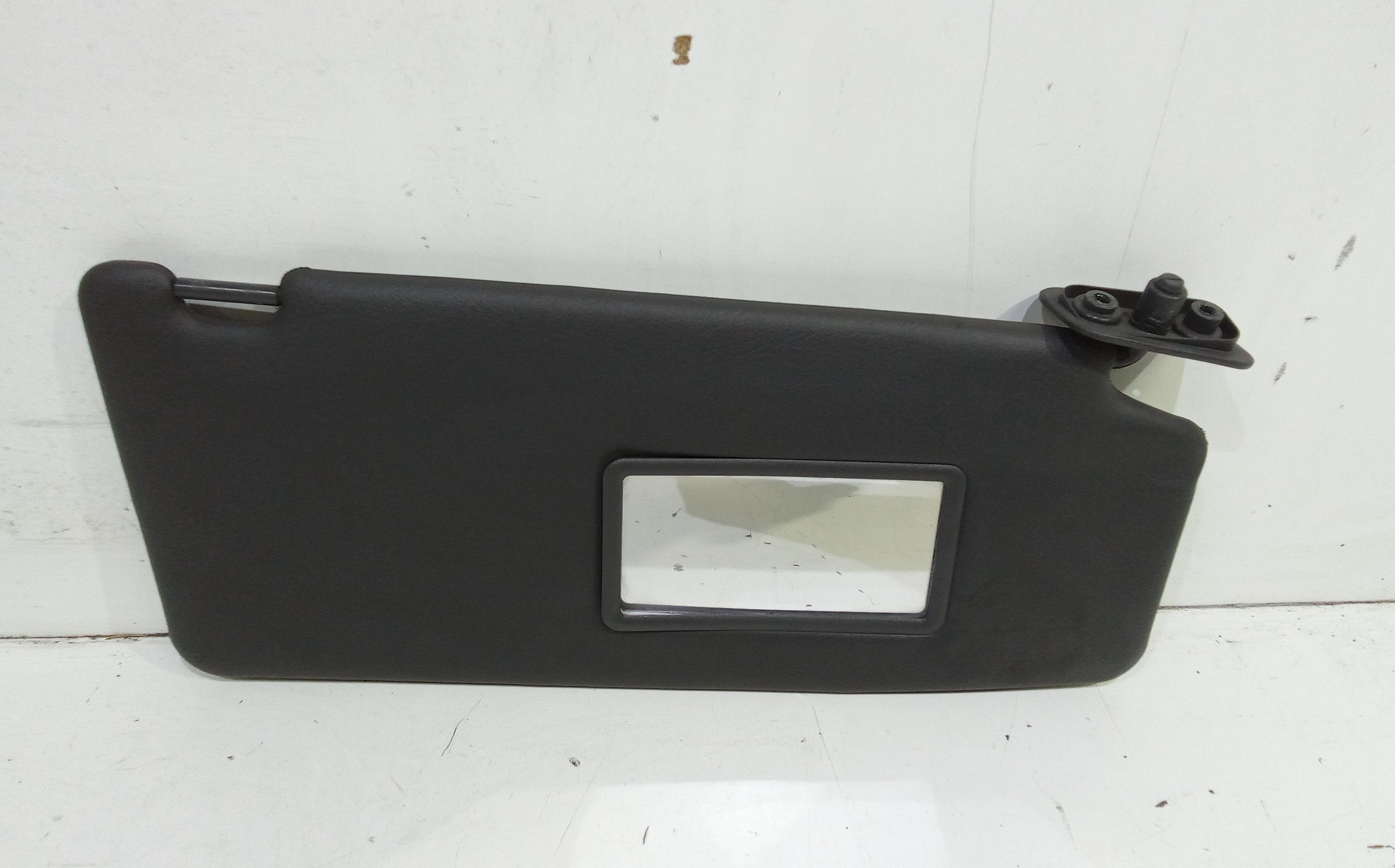 Aletta Parasole Parabrezza Destro 735295147 Usato