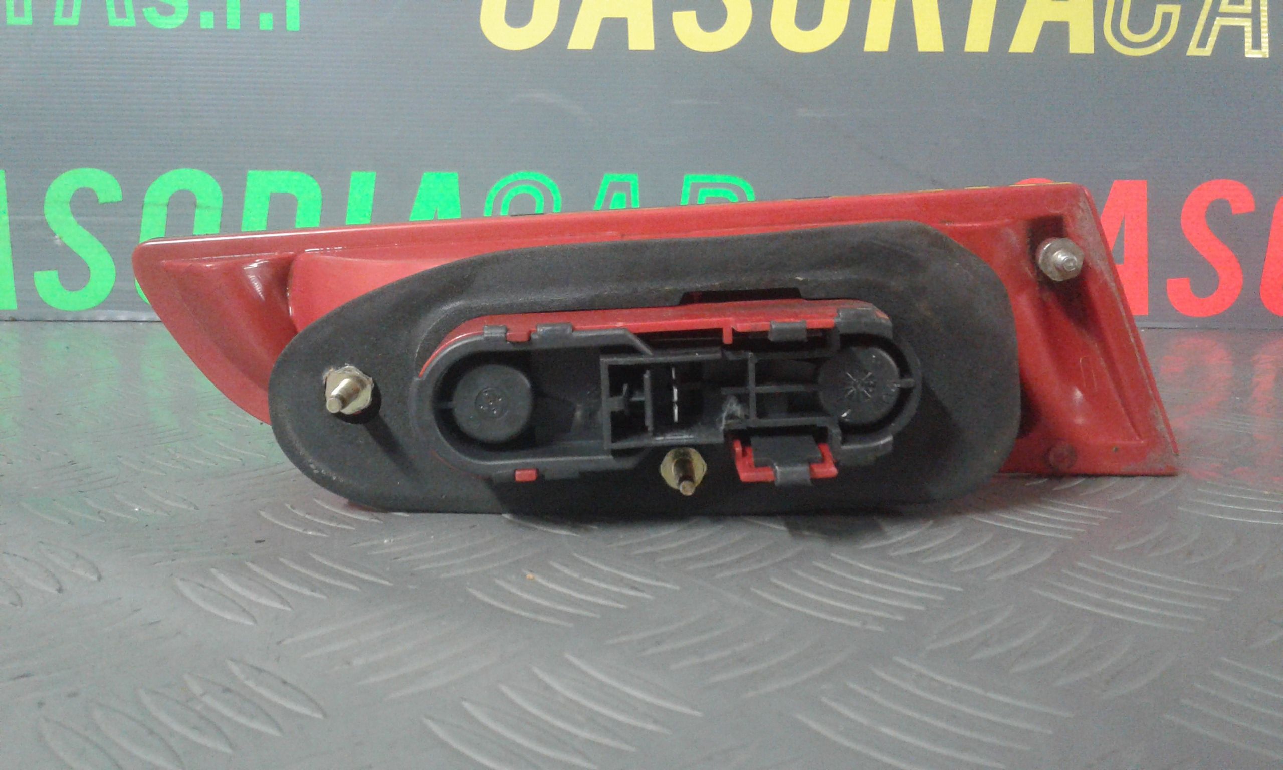 fanale stop supplementare destro - Immagine 1 di 3