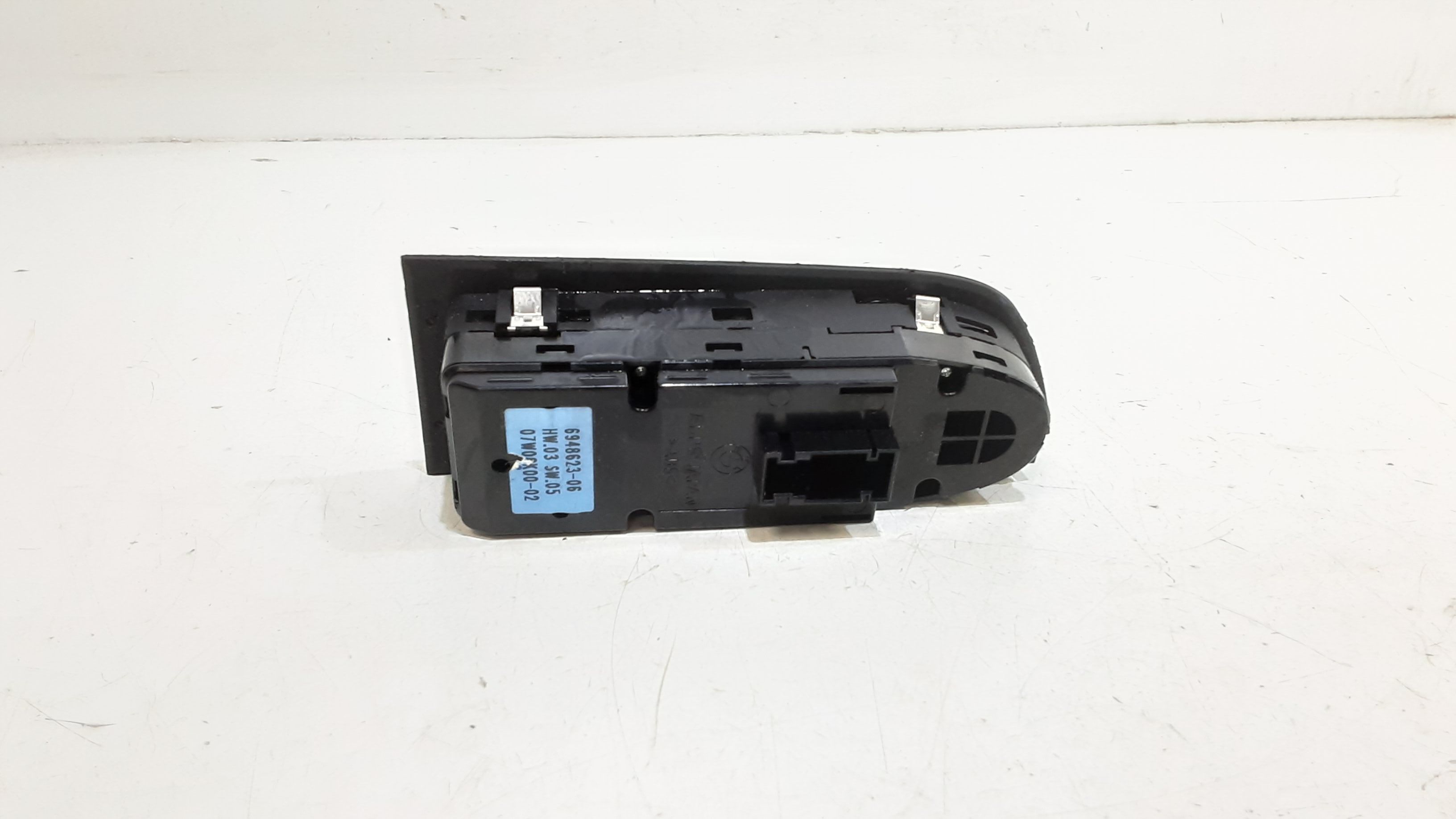 Interruttore Alzacristalli Porta Ant. Sinistro 61319217327 Usato