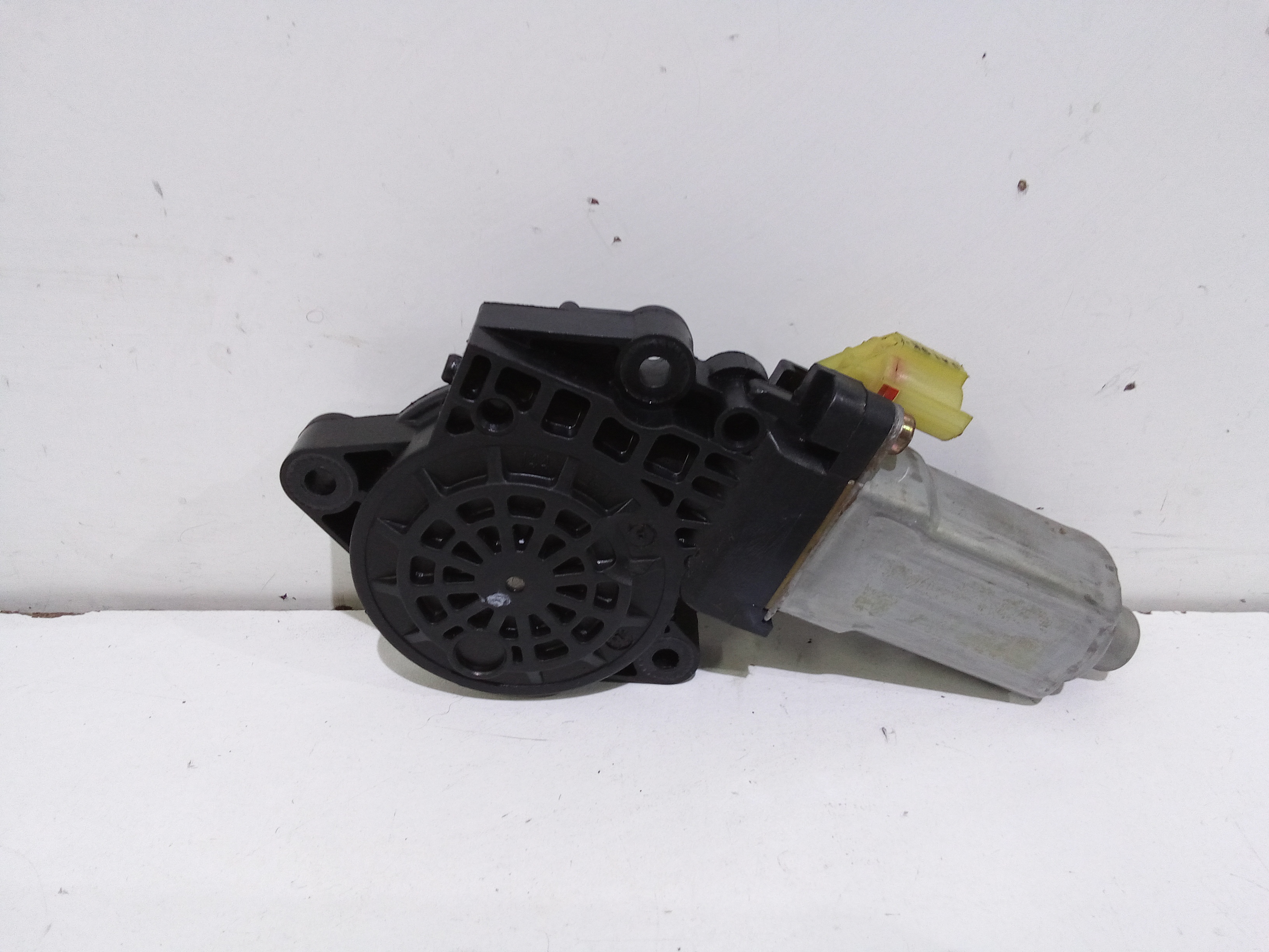 Motorino alzacristallo porta post. Destro - Immagine 1 di 4