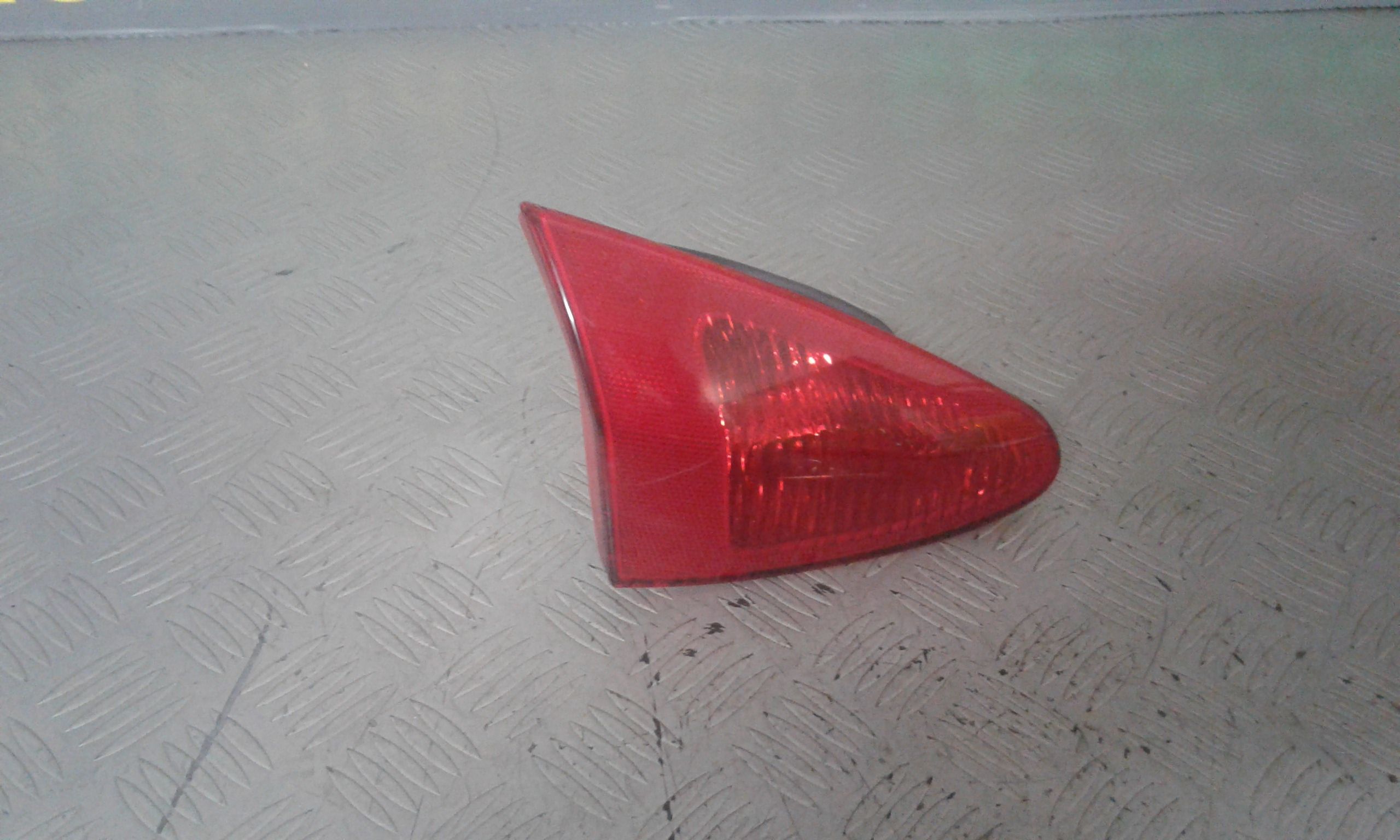 fanale stop supplementare sinistro - Immagine 1 di 3