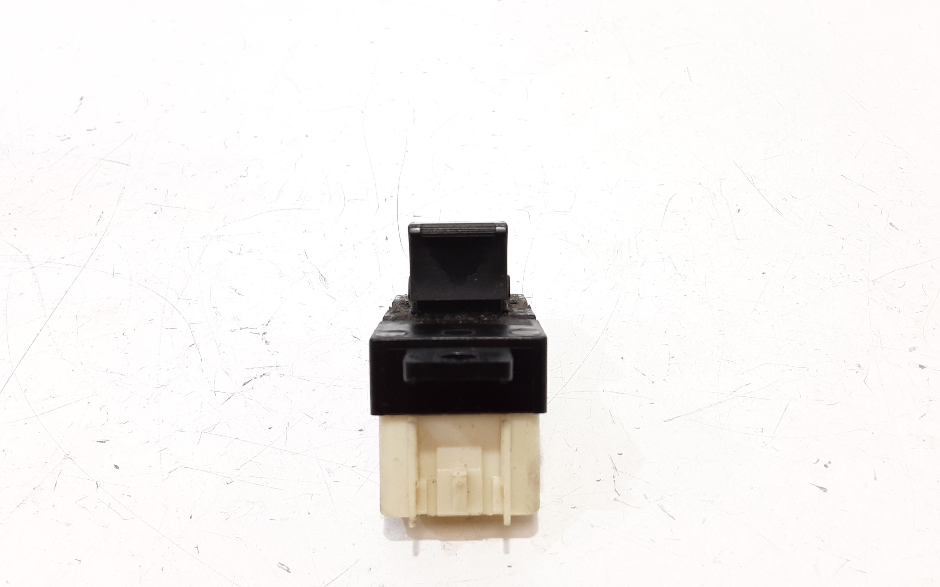 Interruttore Alzacristalli Porta Post. Destro 96628550 Usato