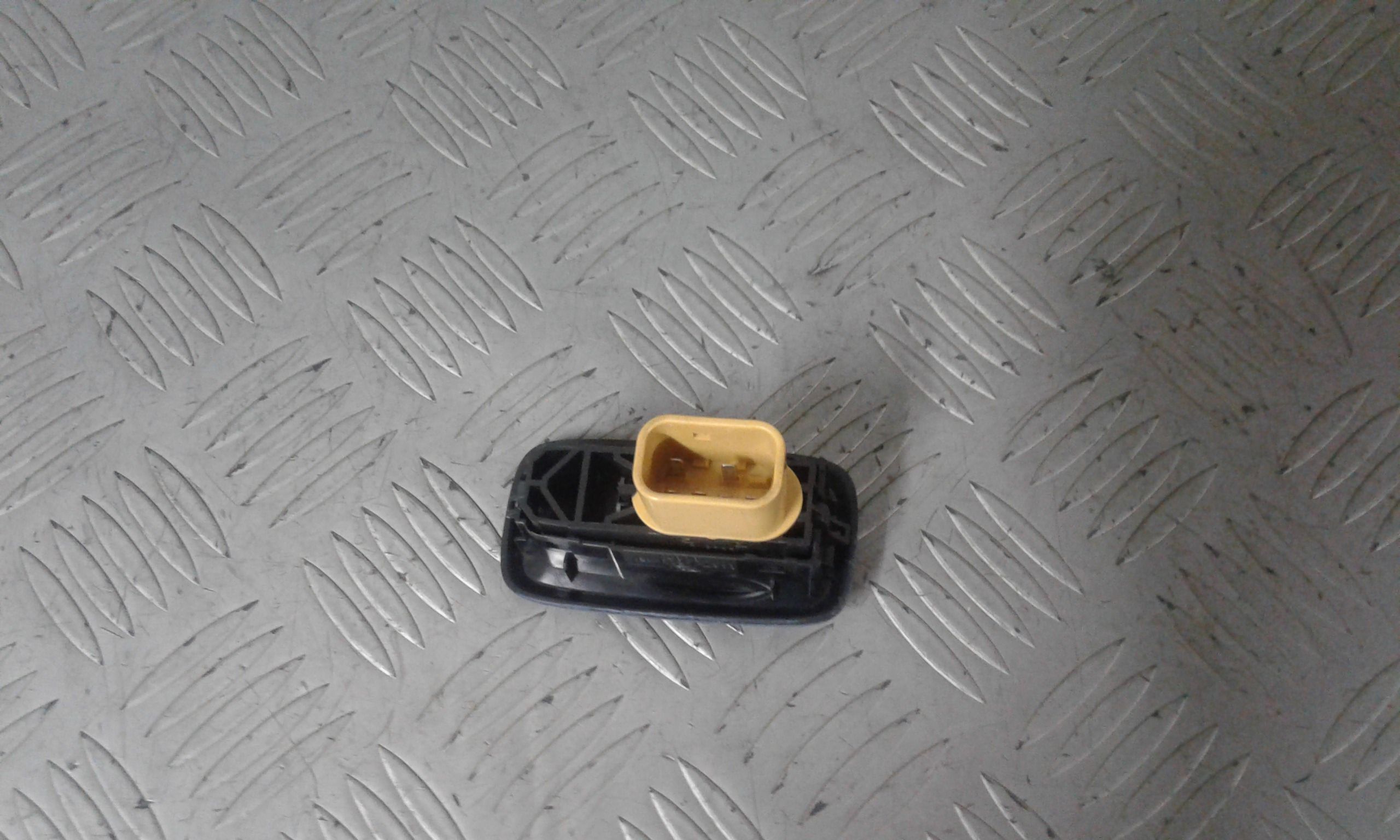 Interruttore alzacristalli porta post. Sinistro - Immagine 1 di 3