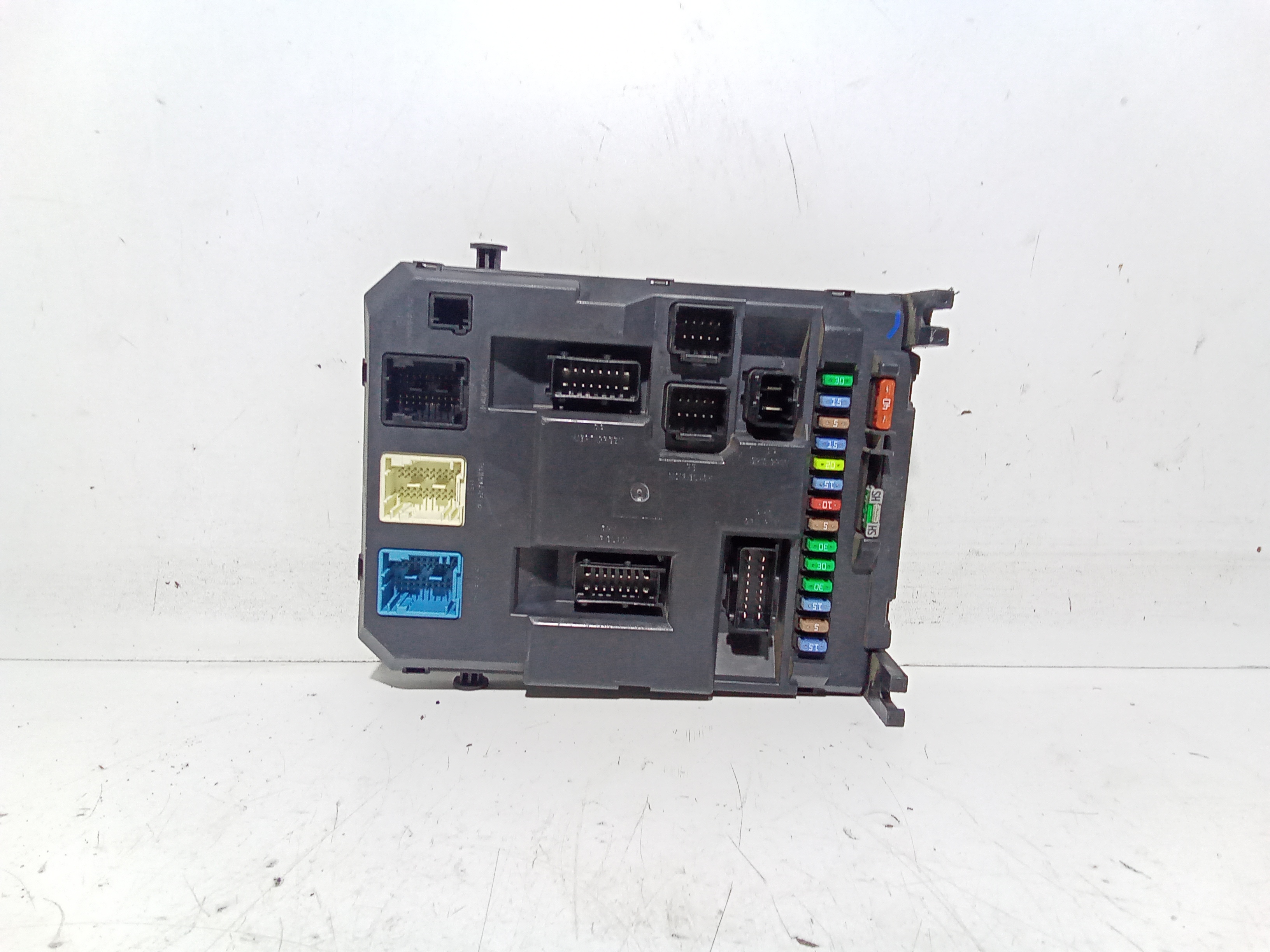 scatola fusibili - Immagine 1 di 4