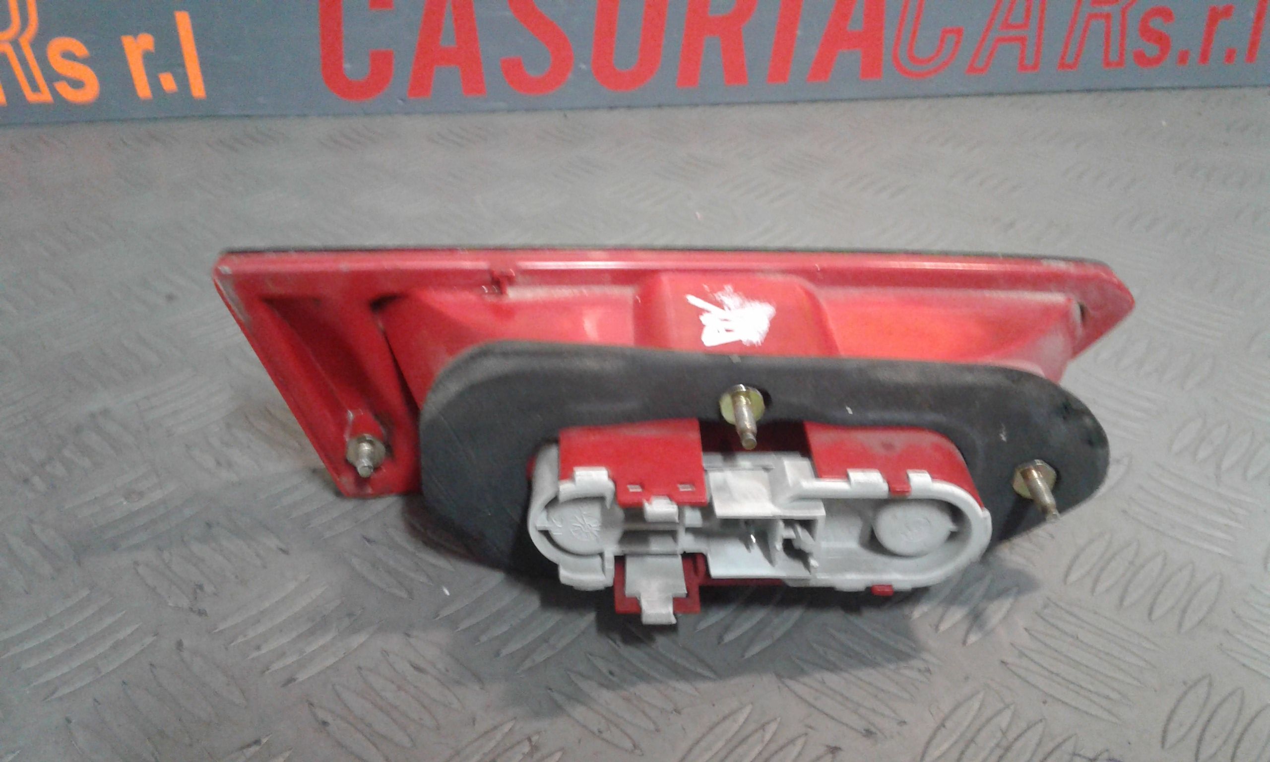 fanale stop supplementare destro - Immagine 1 di 3