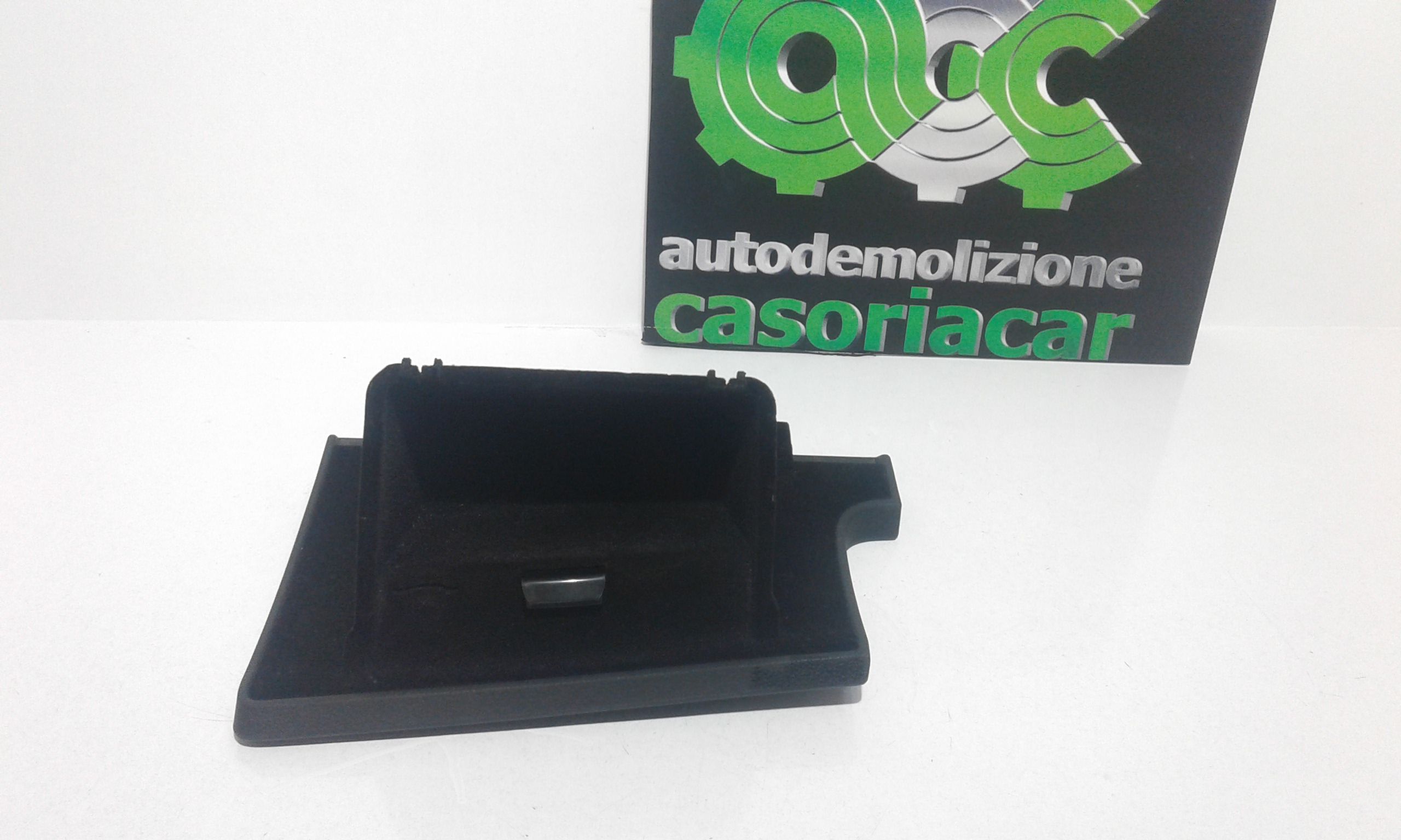Cassetto portaoggetti inf. plancia Destro - Immagine 1 di 4