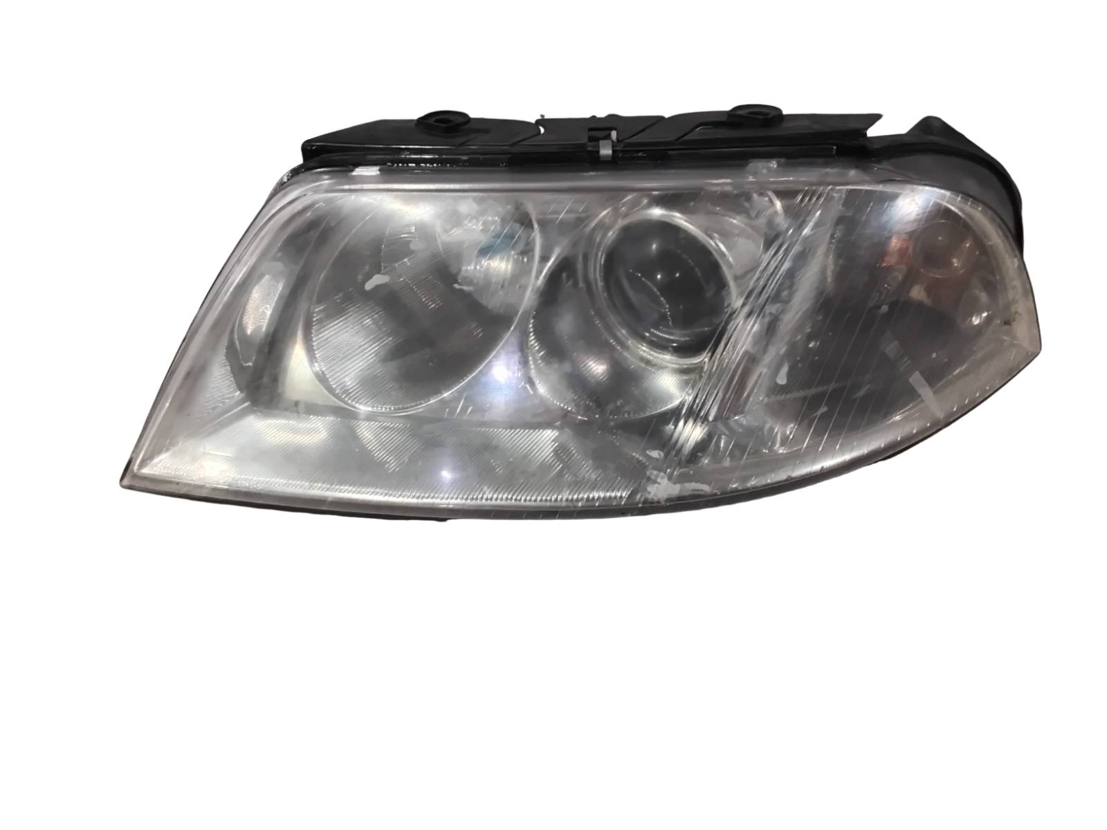 Proiettore Con Regolatore Altezza Sinistro Volkswagen PASSAT (3B) (10/00>03/06<) 3B0941015AN Usato