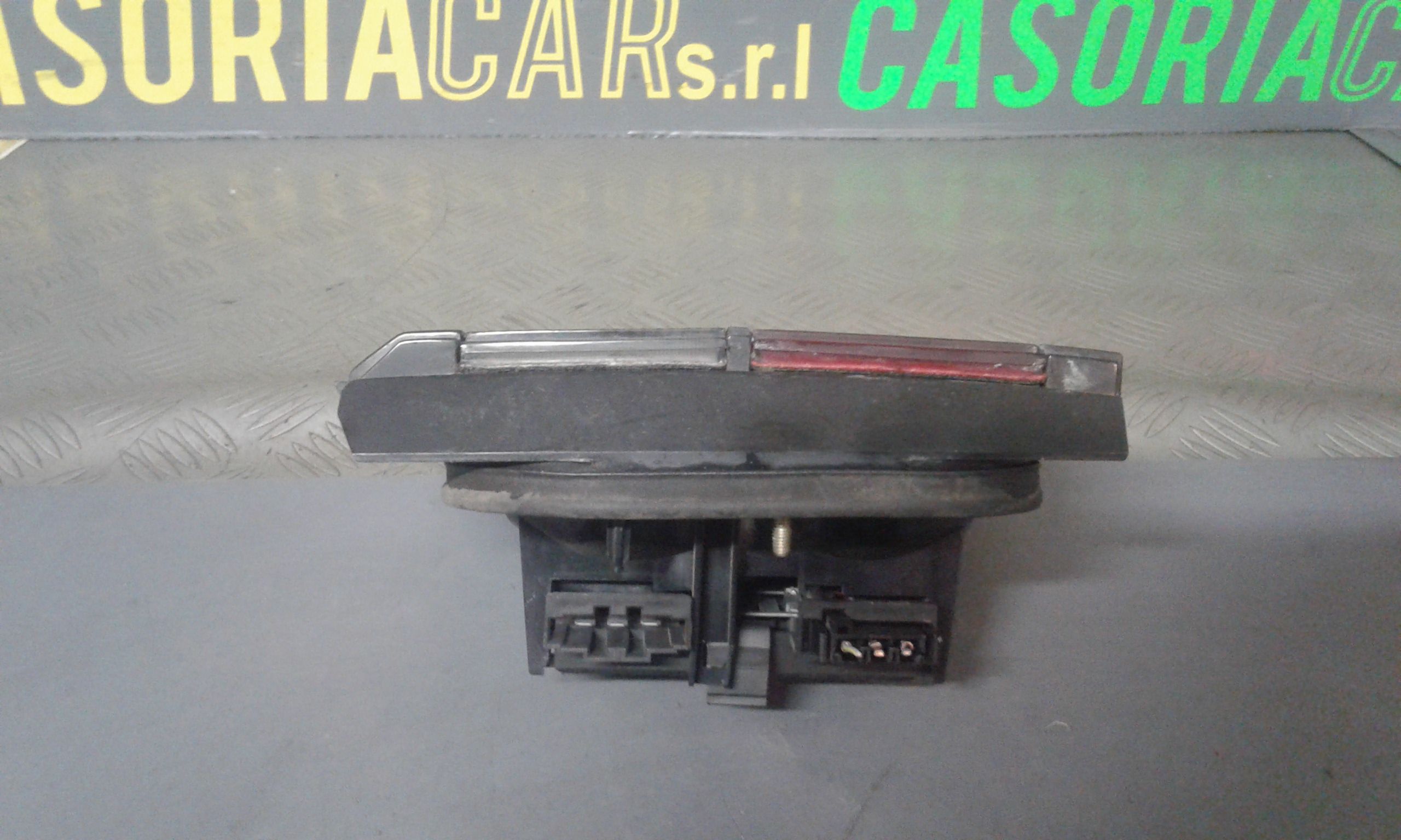 fanale stop supplementare destro - Immagine 1 di 3