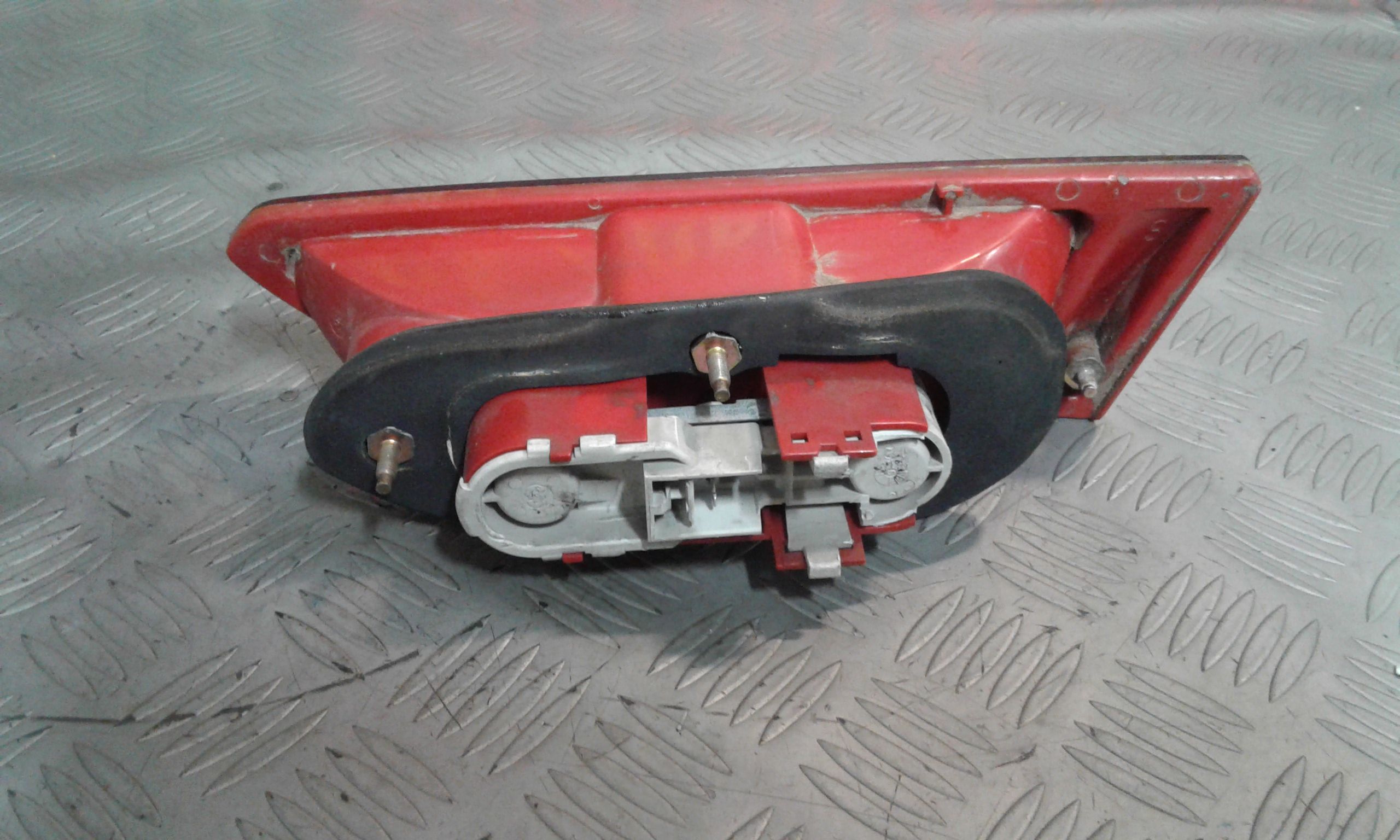 fanale stop supplementare sinistro - Immagine 1 di 3