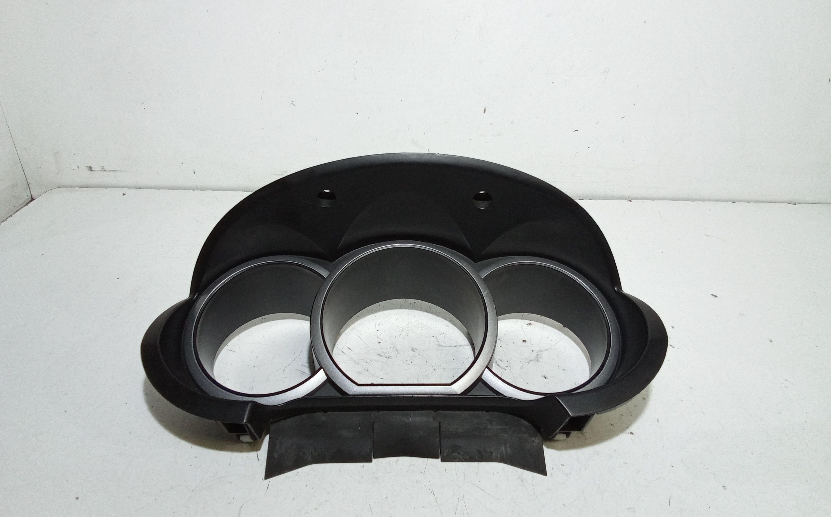 Cornice Portastrumenti 7331165J10000 Usato
