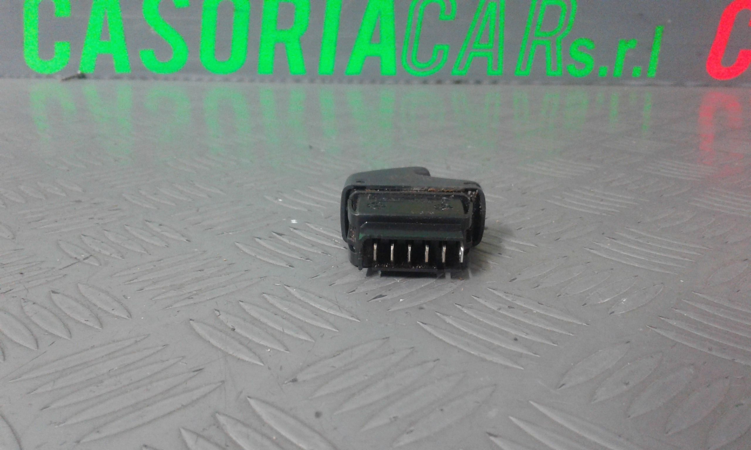 Interruttore alzacristalli porta ant. Destro - Immagine 1 di 3