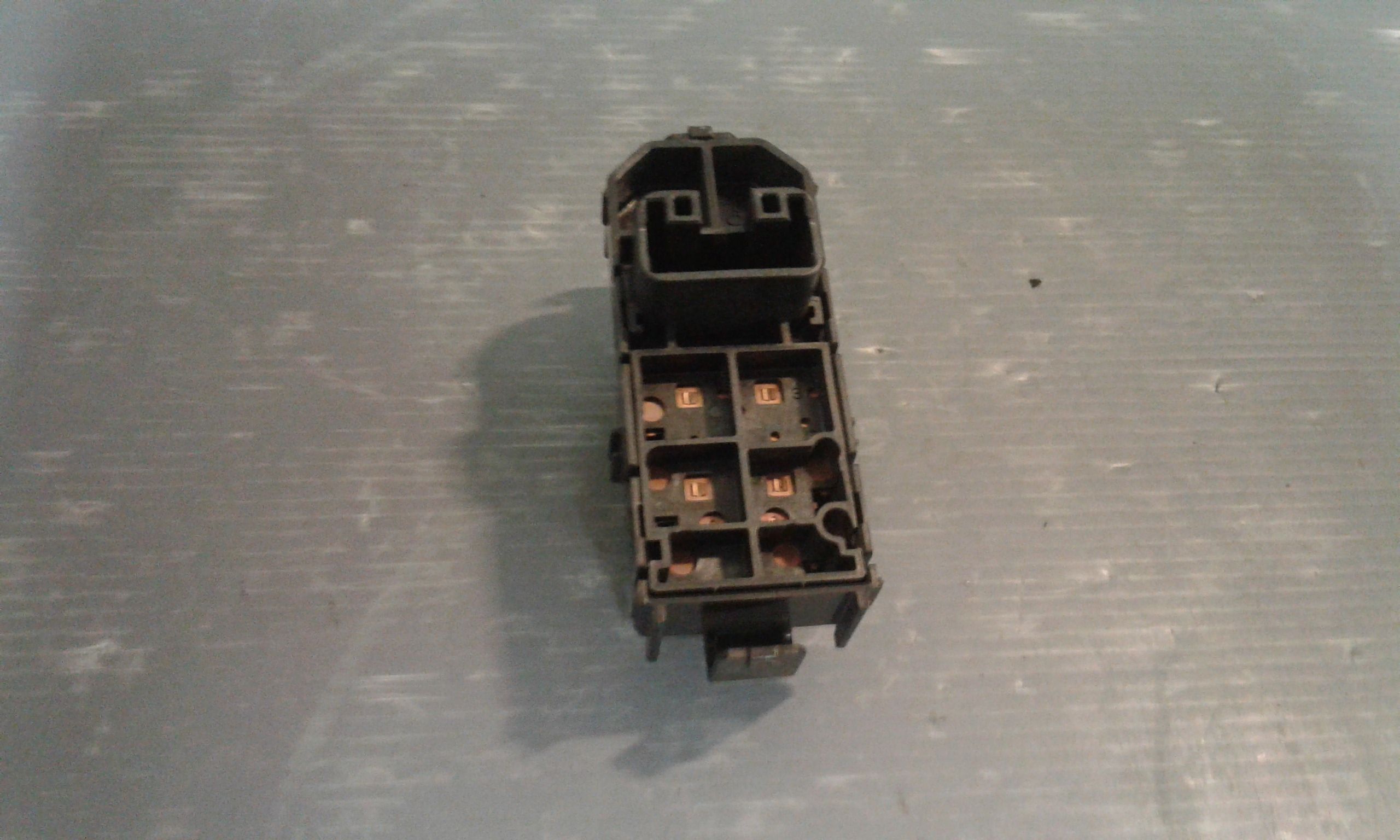 Interruttore Alzacristalli Porta Post. Destro 84810B1010 Usato
