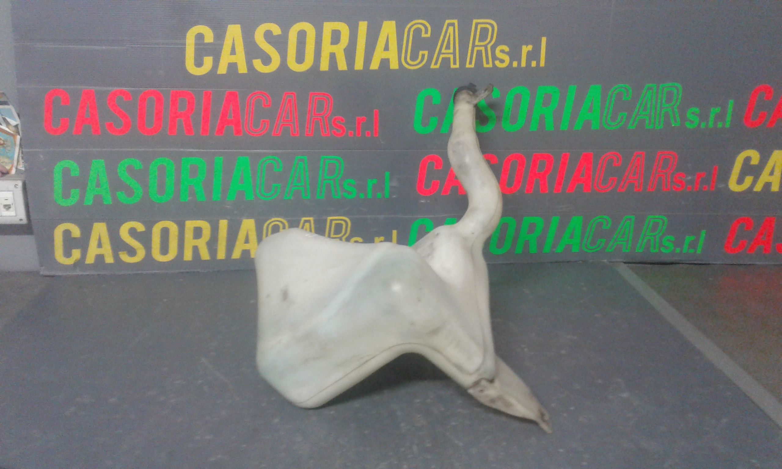 Serbatoio tergiparabrezza compl. - Immagine 1 di 3