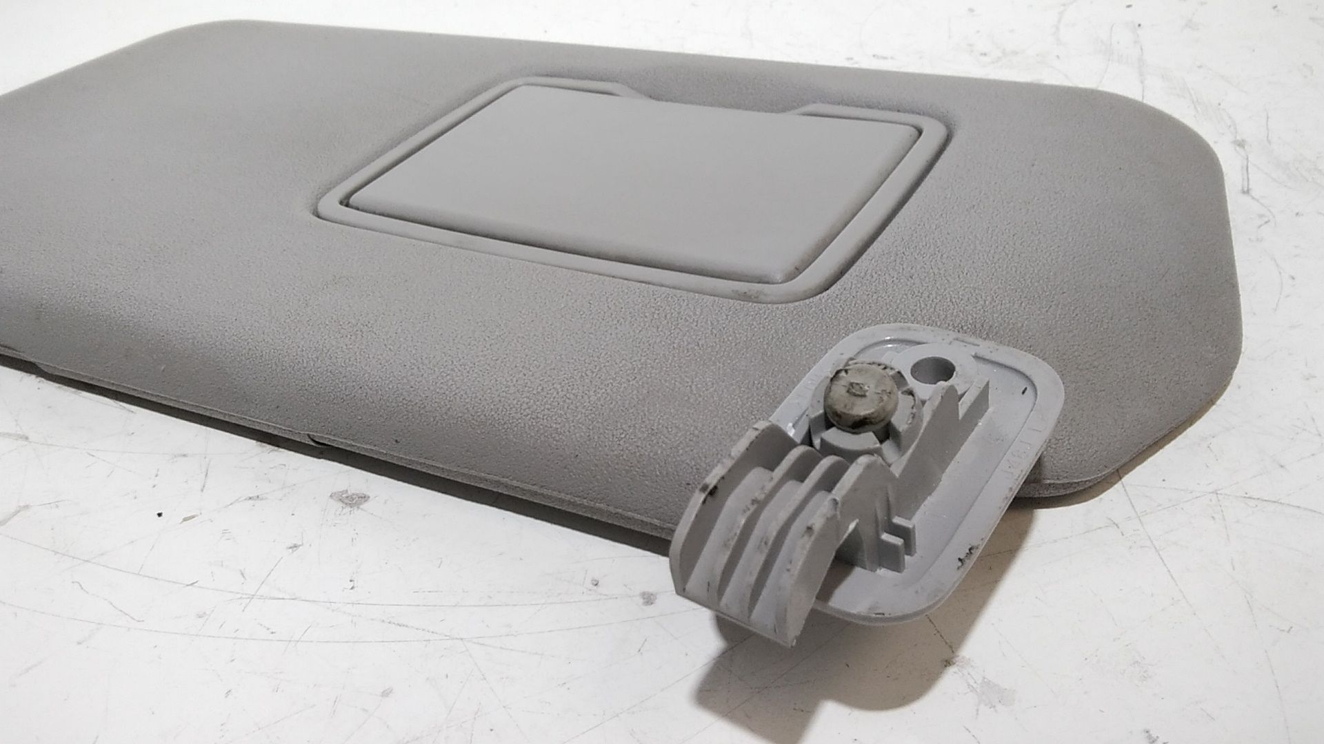 Aletta Parasole Parabrezza Sinistro 1K0857551N2F4 Usato