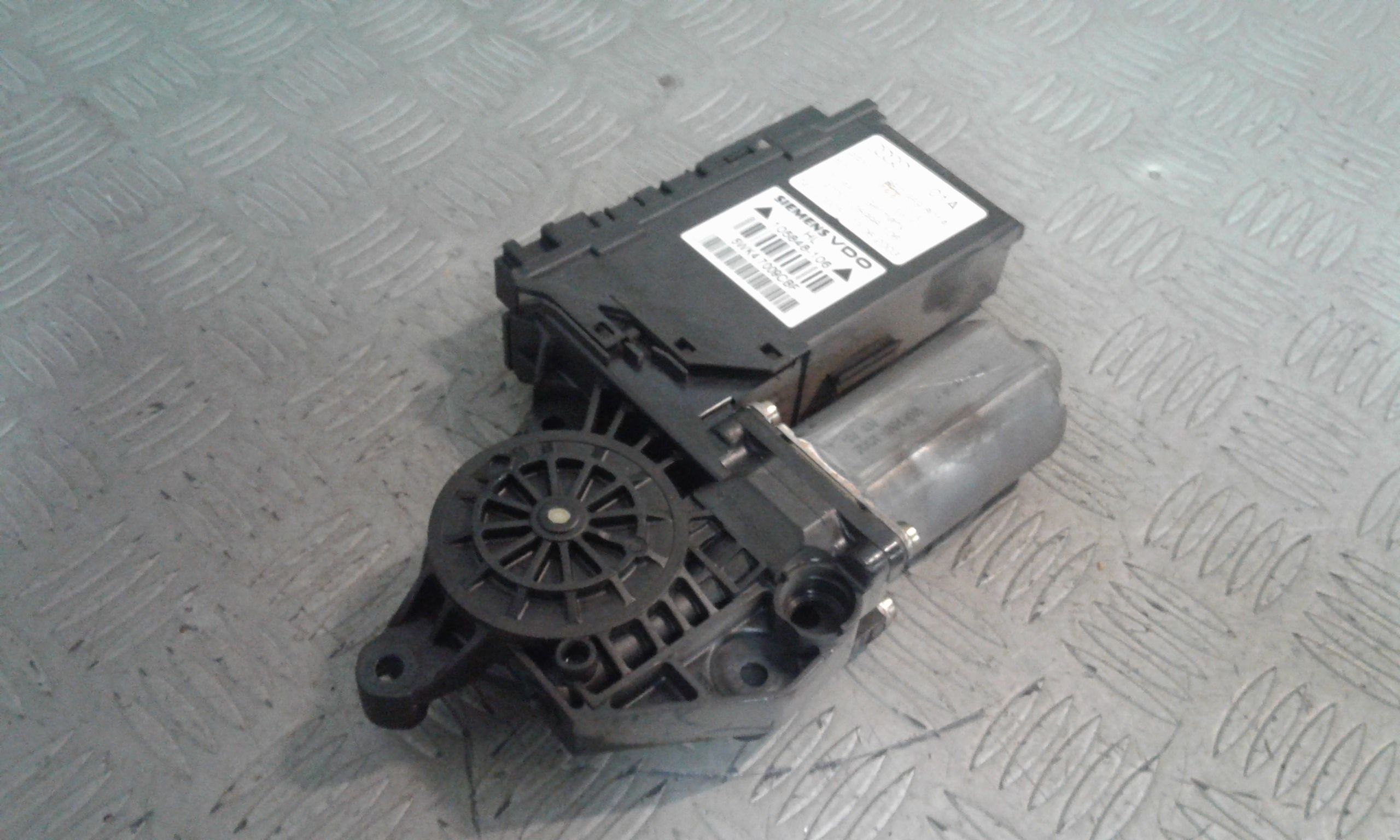 Motorino alzacristallo porta post. Sinistro - Immagine 1 di 3