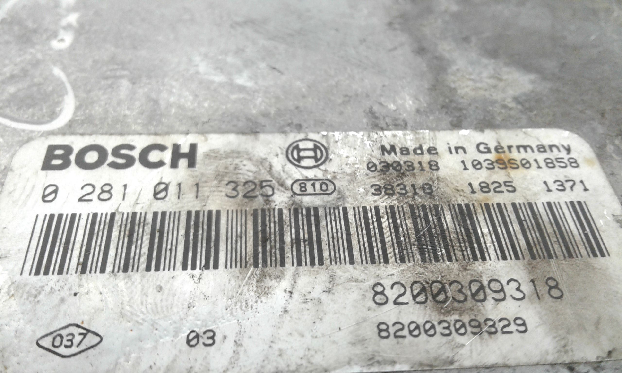 Centralina Iniezione (Bosch) 8200444586 0281011325 Usato