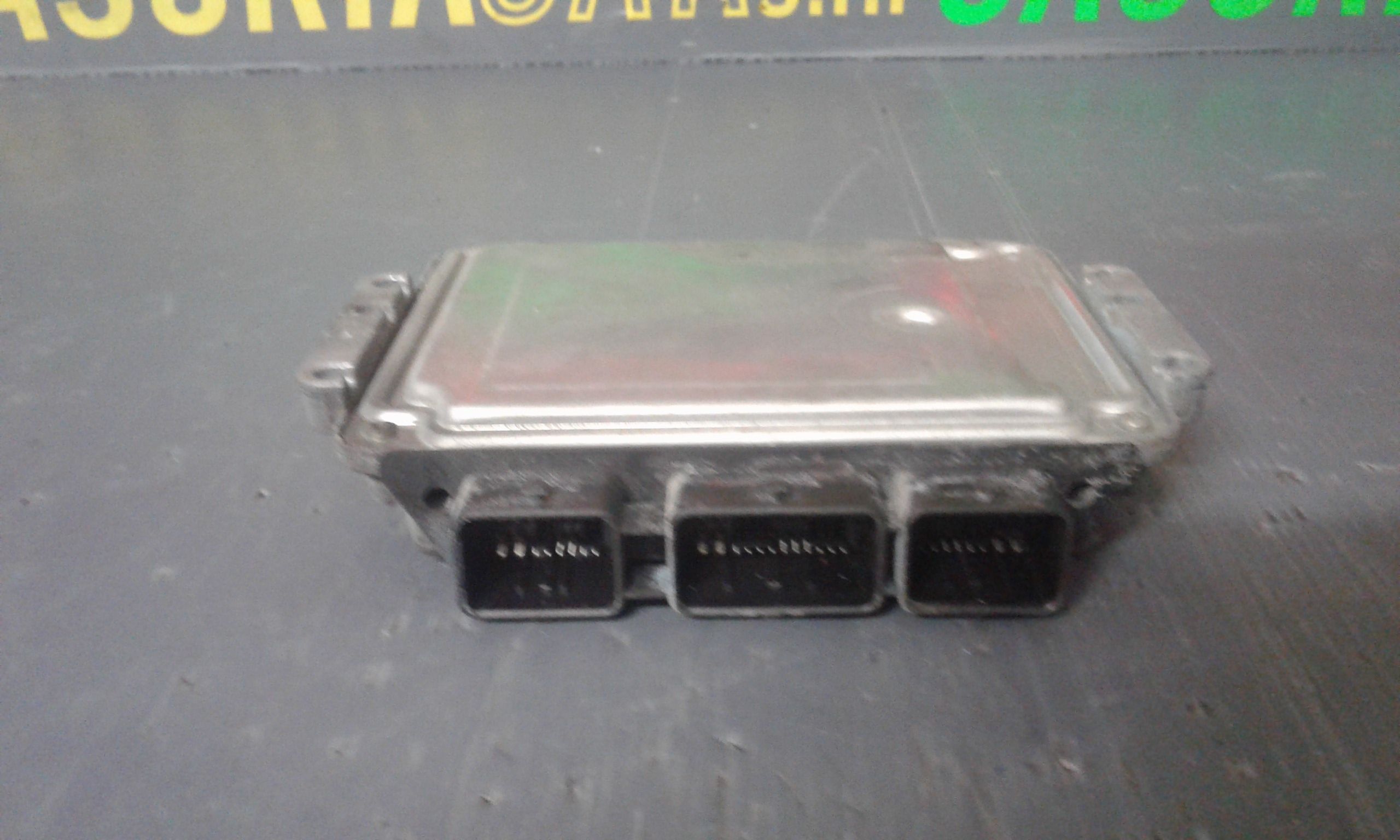 Centralina Iniezione (Bosch) 8200321263 0281011390 Usato