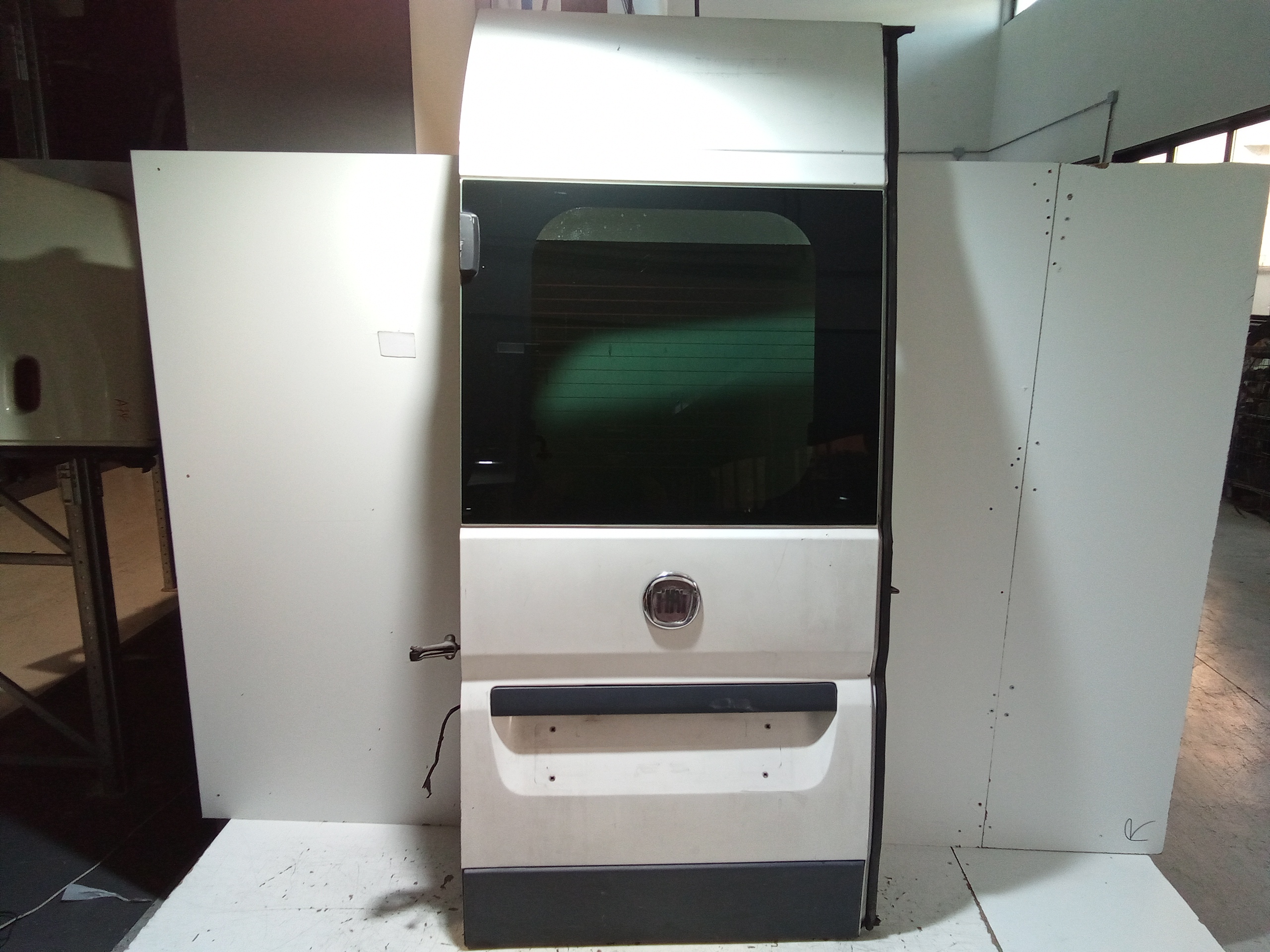 porta carico post. a battente sinistro - Immagine 1 di 6