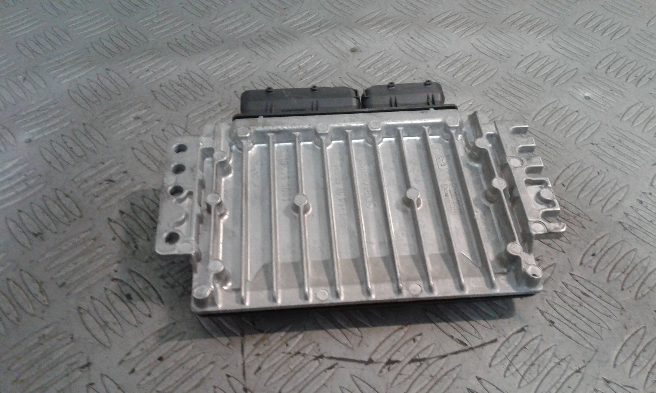 Centralina Iniezione (Siemens Bmw) 12147557395 S118012003 Usato