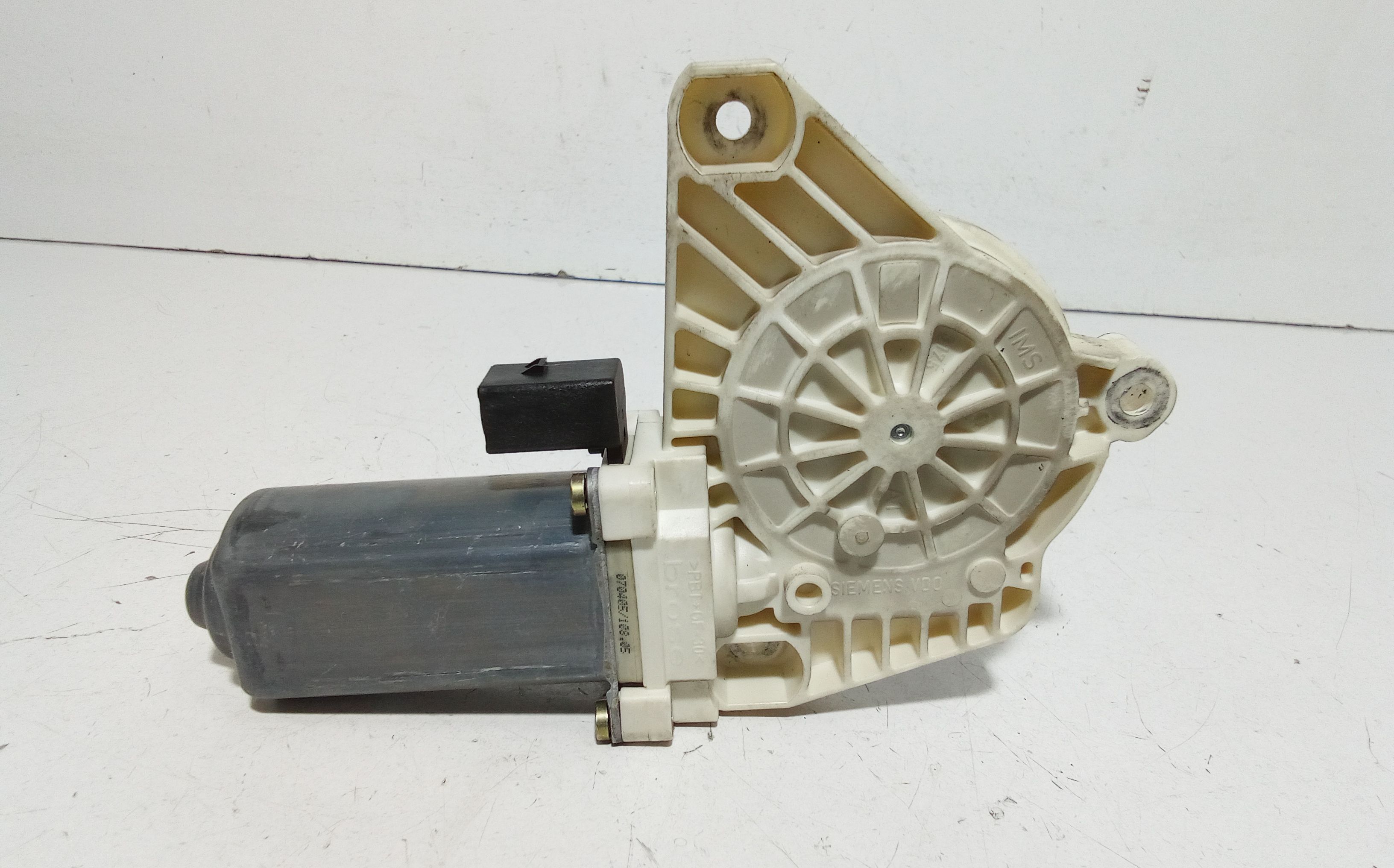 Motorino Alzacristallo Porta Ant. Destro A1698201642 Usato