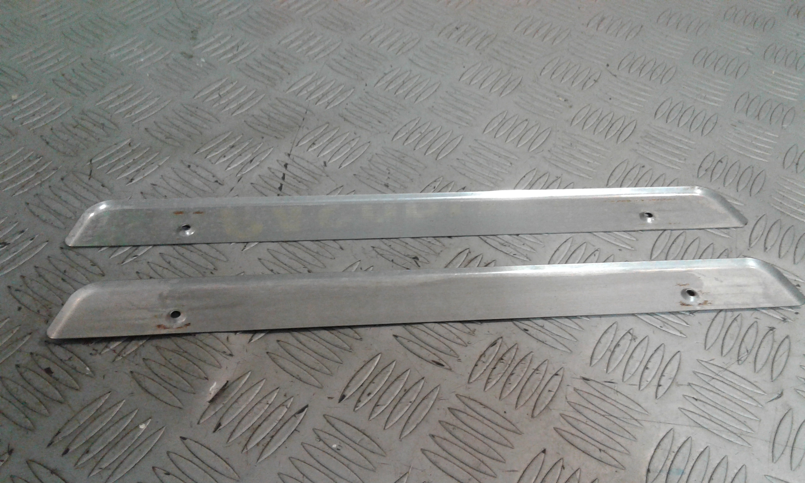 Rivestimento int. battitacco post. Dx - Immagine 1 di 3