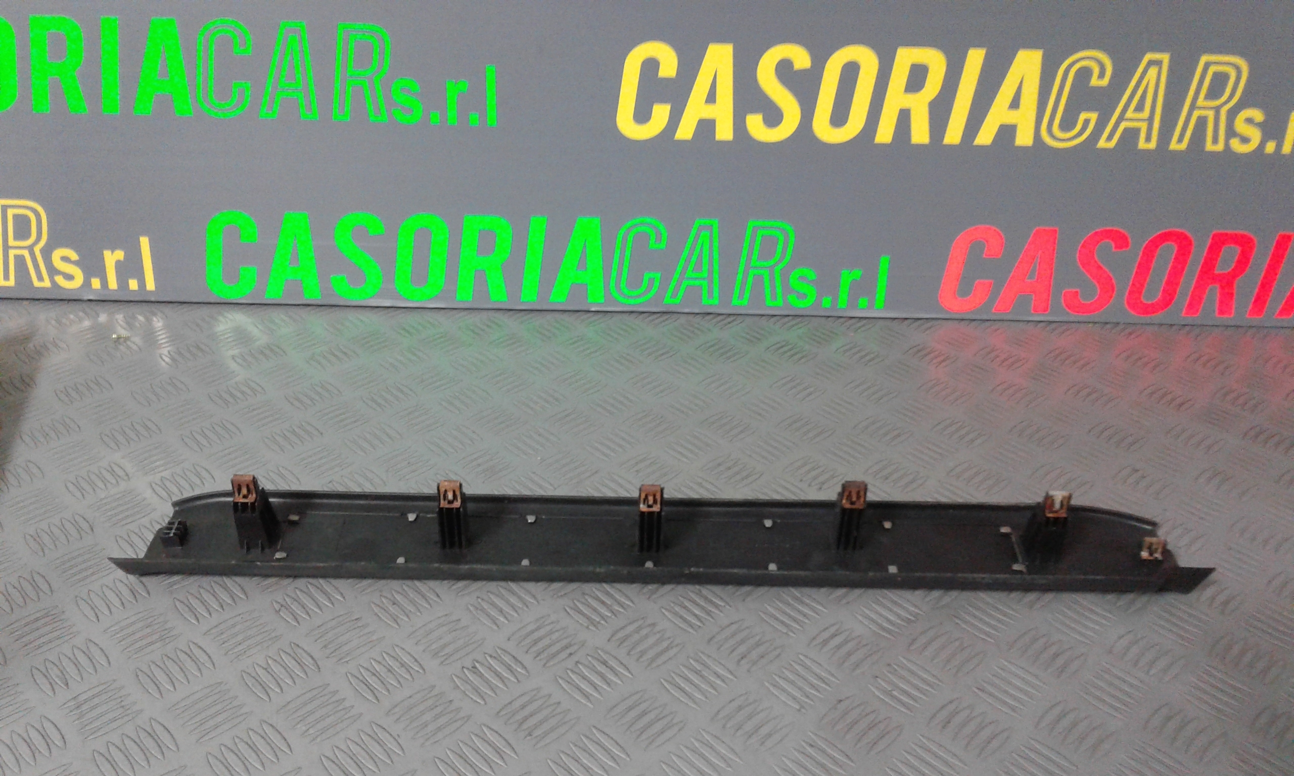 Rivestimento int. battitacco ant. Sx - Immagine 1 di 3