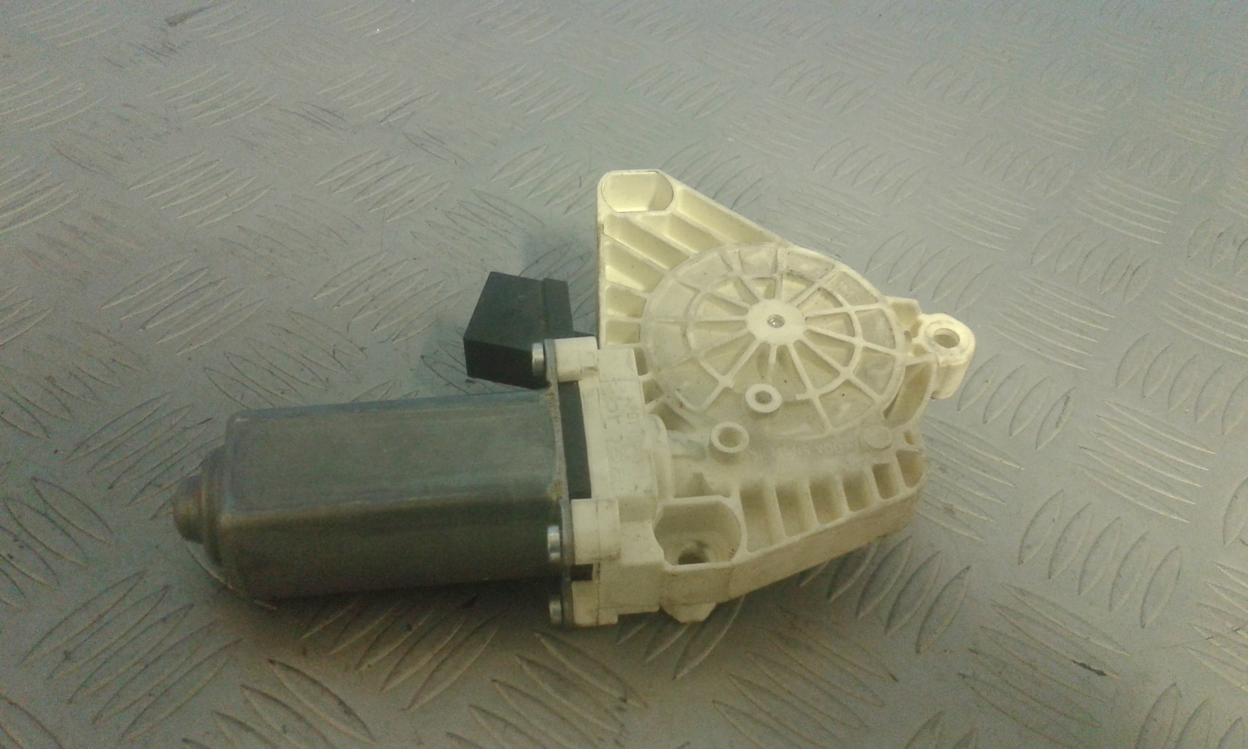 Motorino Alzacristallo Porta Ant. Destro A1698201642 Usato
