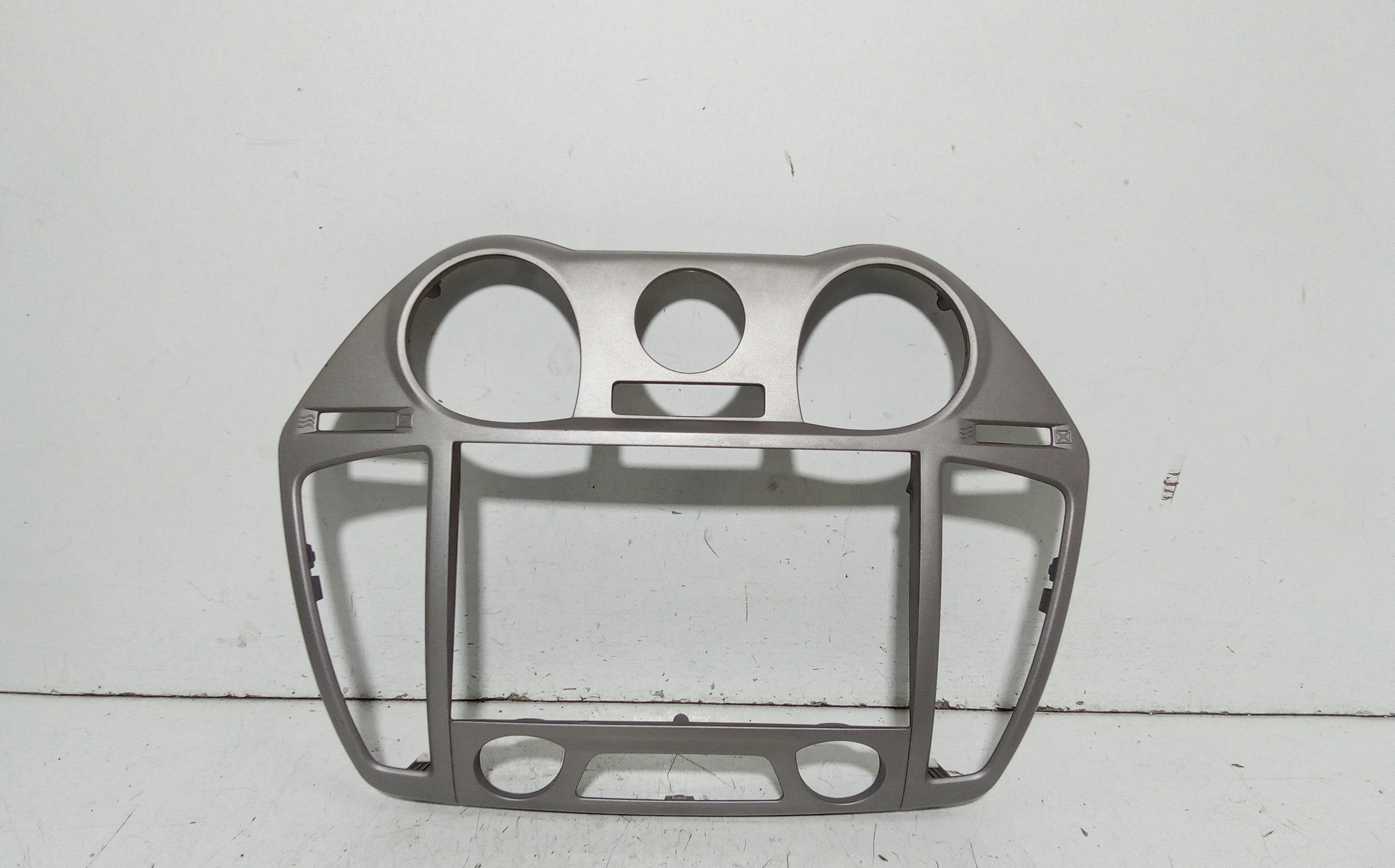 Rivestimento centr. Cruscotto, Mascherina portastrumenti centr. Cruscotto - Immagine 1 di 9