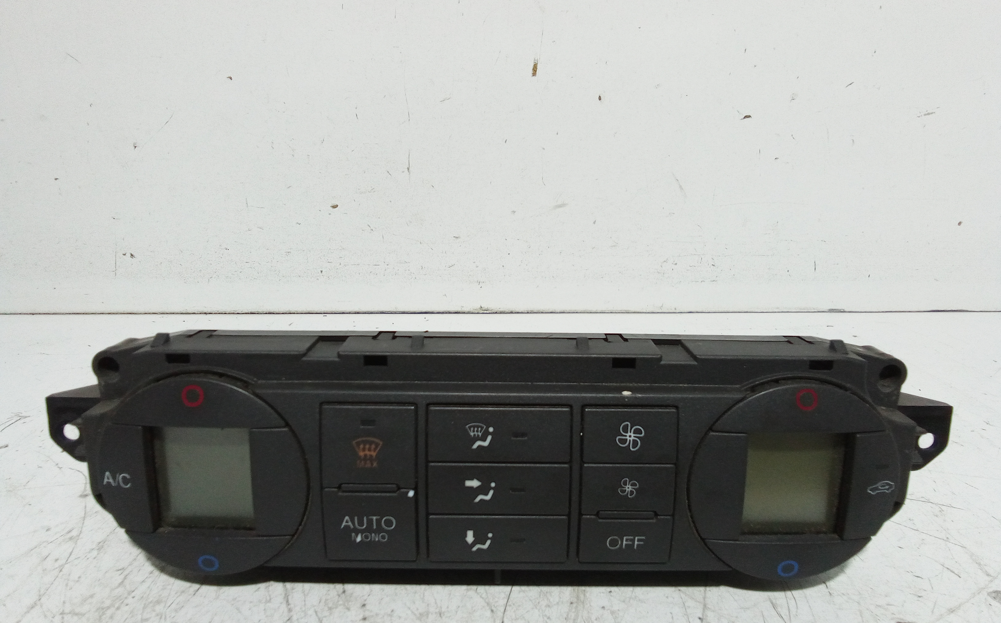 Blocco Comando Climatizzazione 1374165 Usato