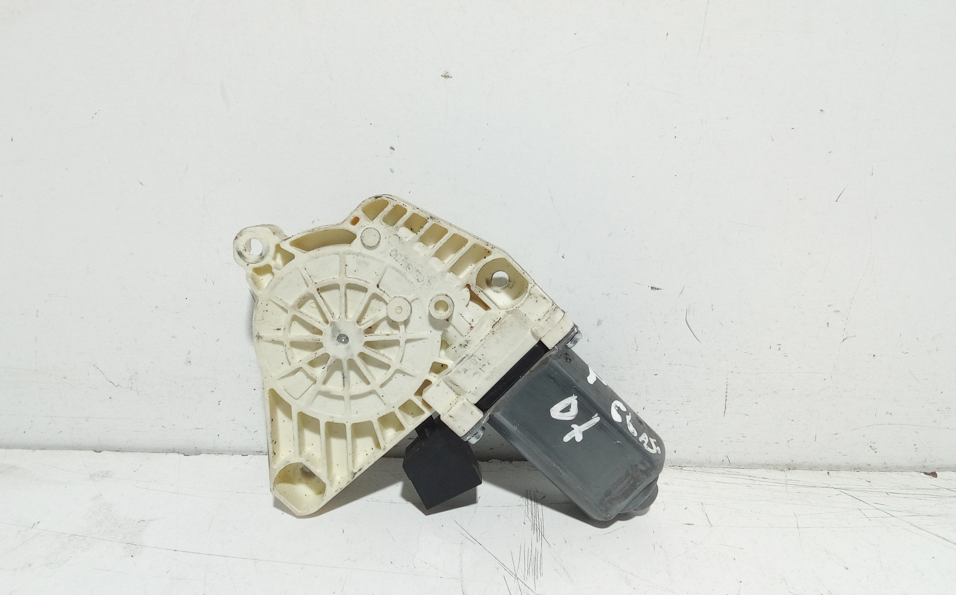 Motorino alzacristallo porta post. Destro - Immagine 1 di 5