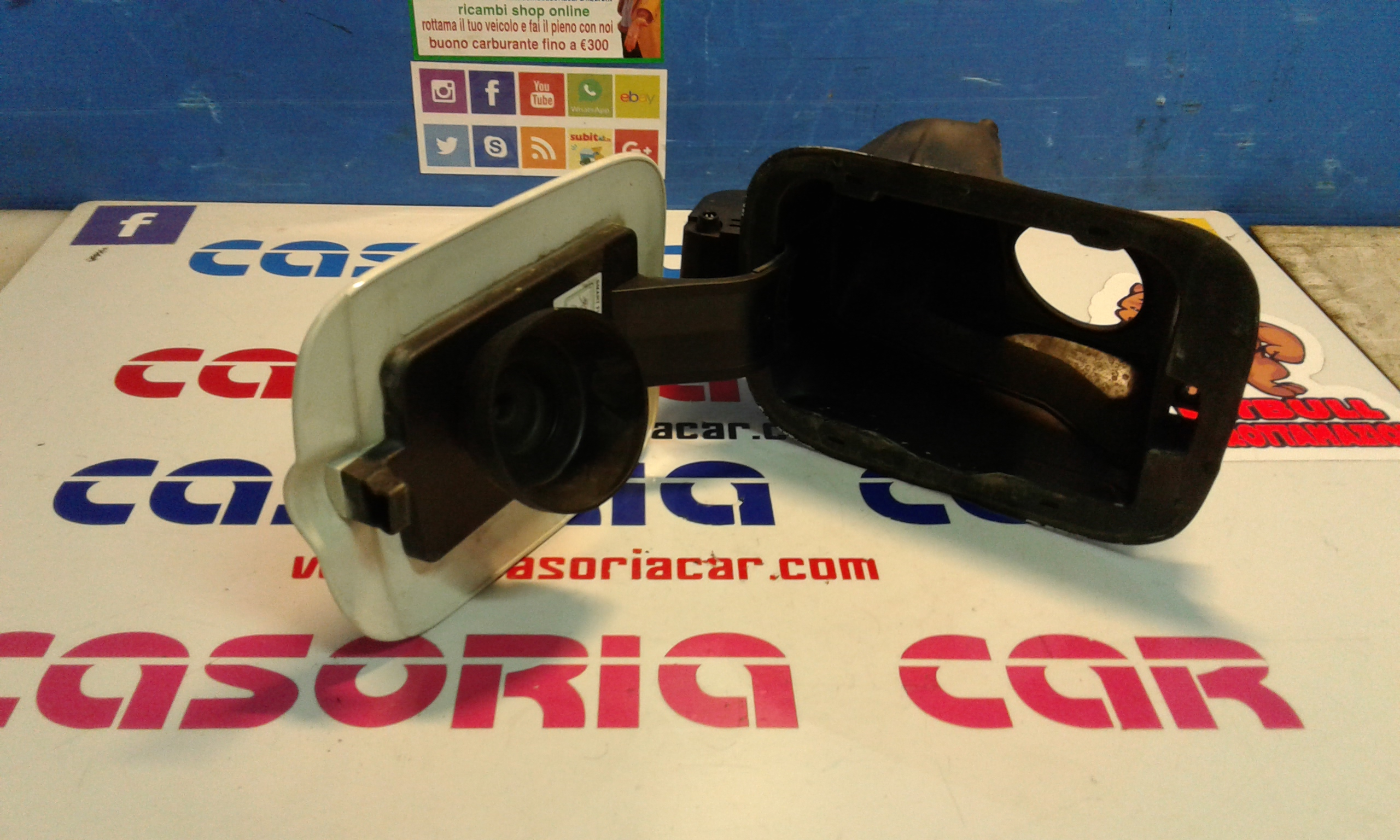 Sportello carburante - Immagine 1 di 2