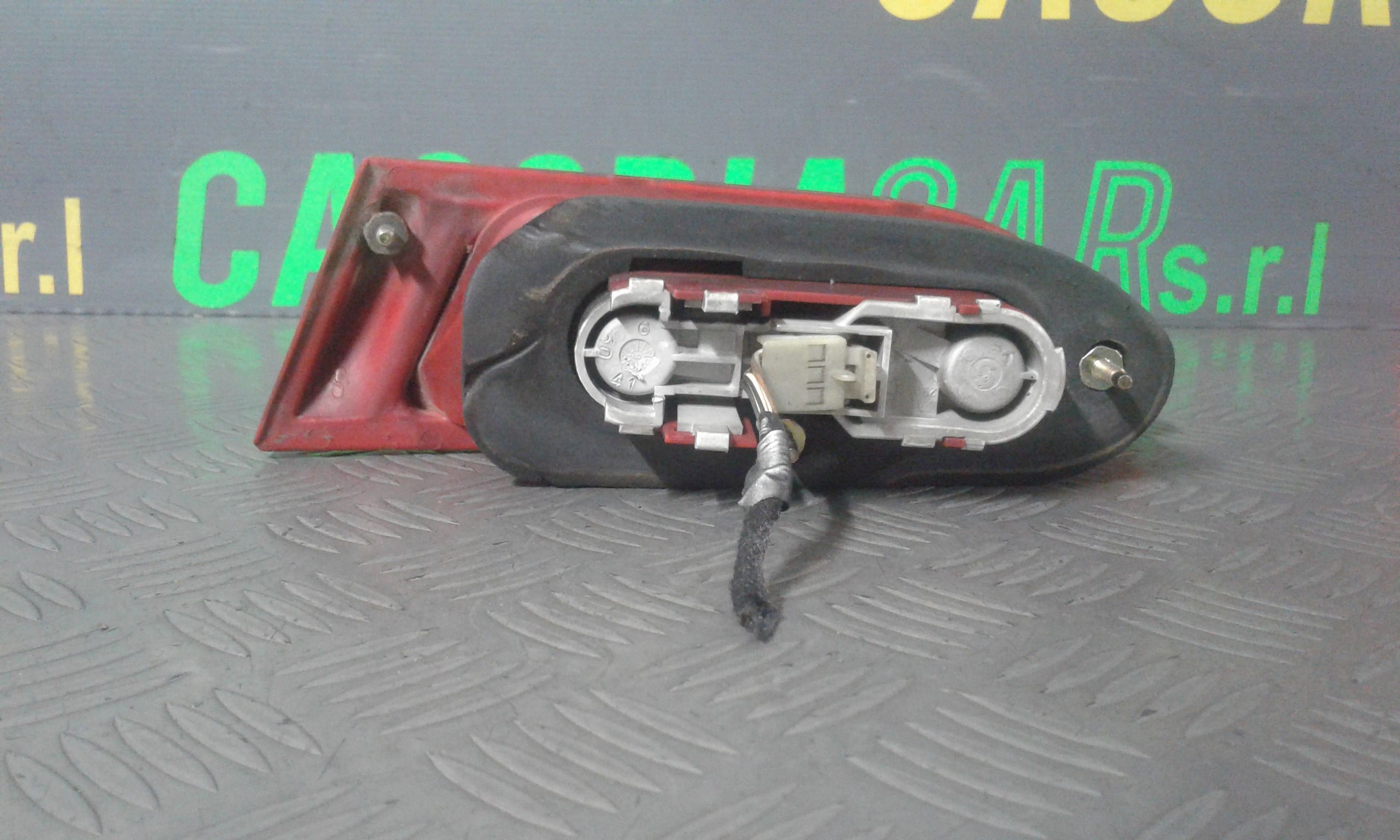 fanale stop supplementare sinistro - Immagine 1 di 3