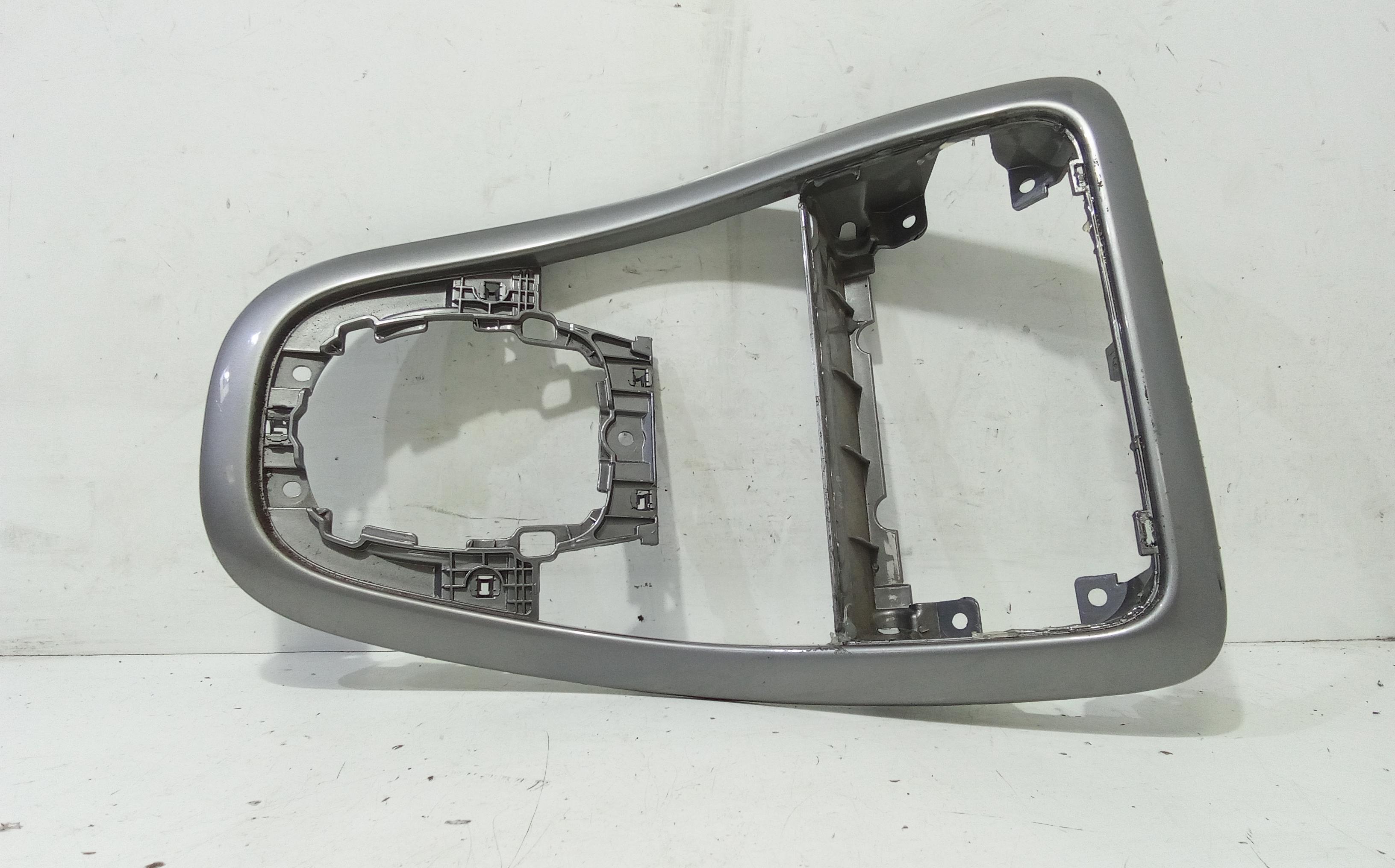 Rivestimento centr. Cruscotto, Mascherina portastrumenti centr. Cruscotto - Immagine 1 di 5