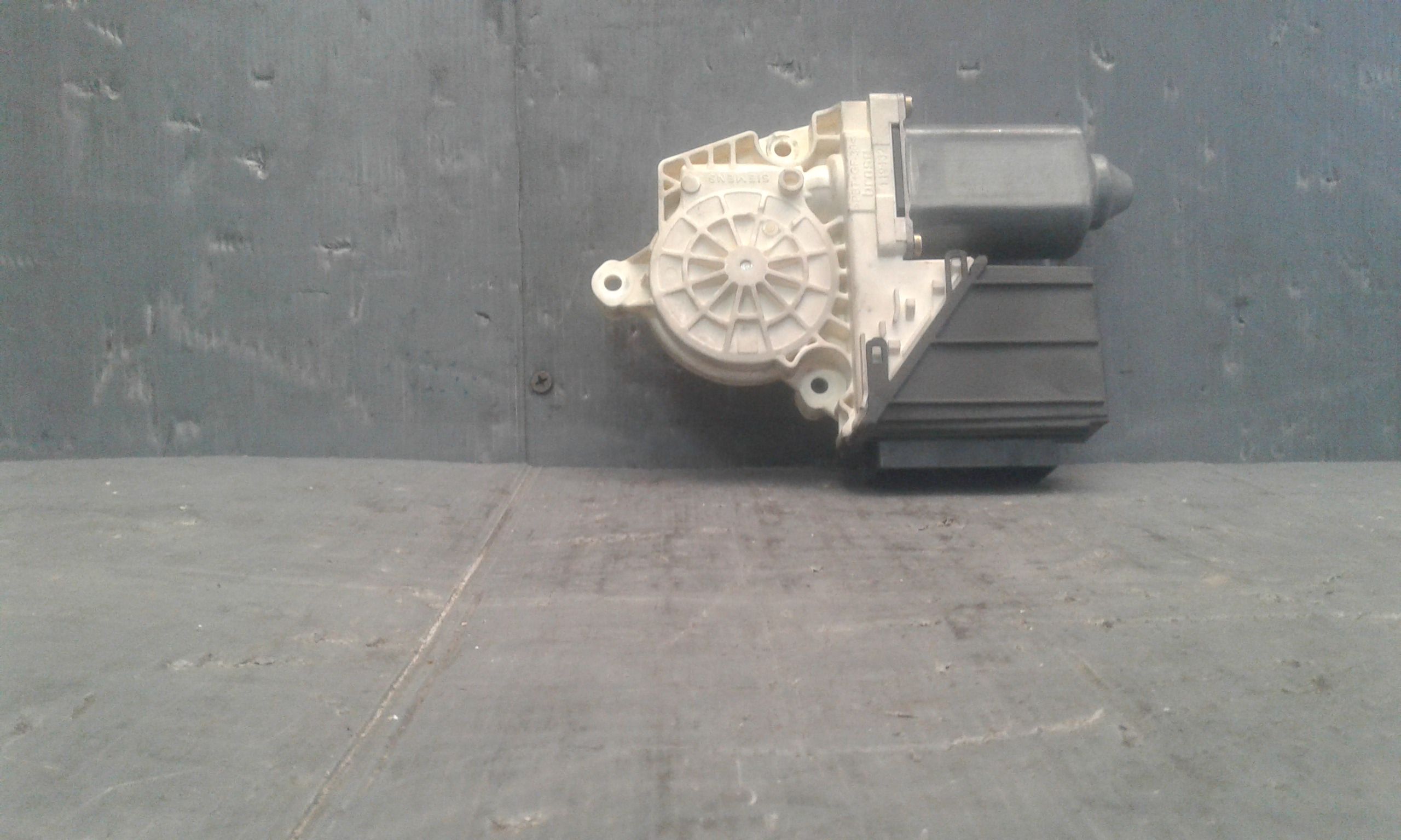 Motorino alzacristallo porta ant. Destro - Immagine 1 di 3