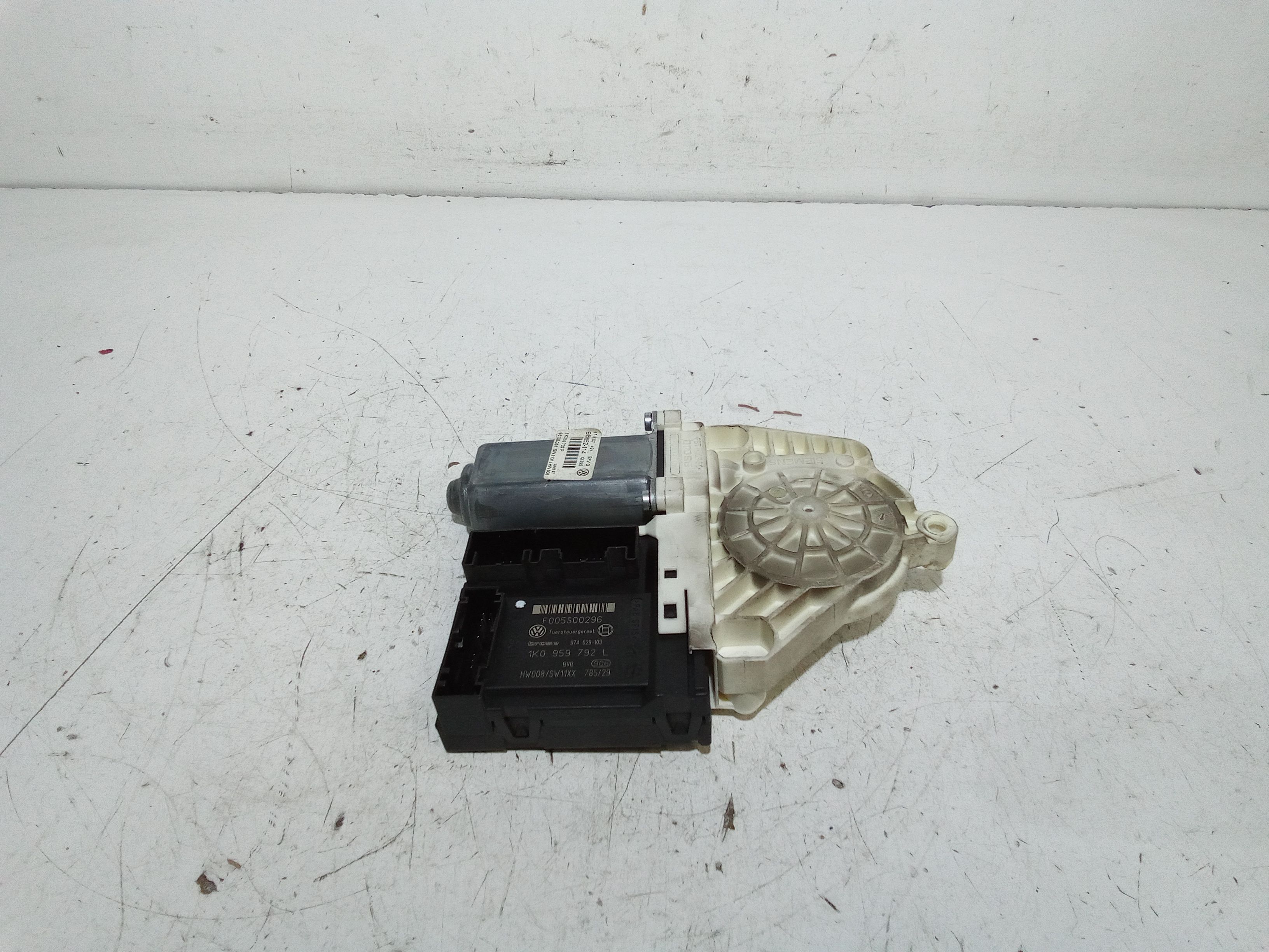 Motorino alzacristallo porta ant. Destro - Immagine 1 di 4