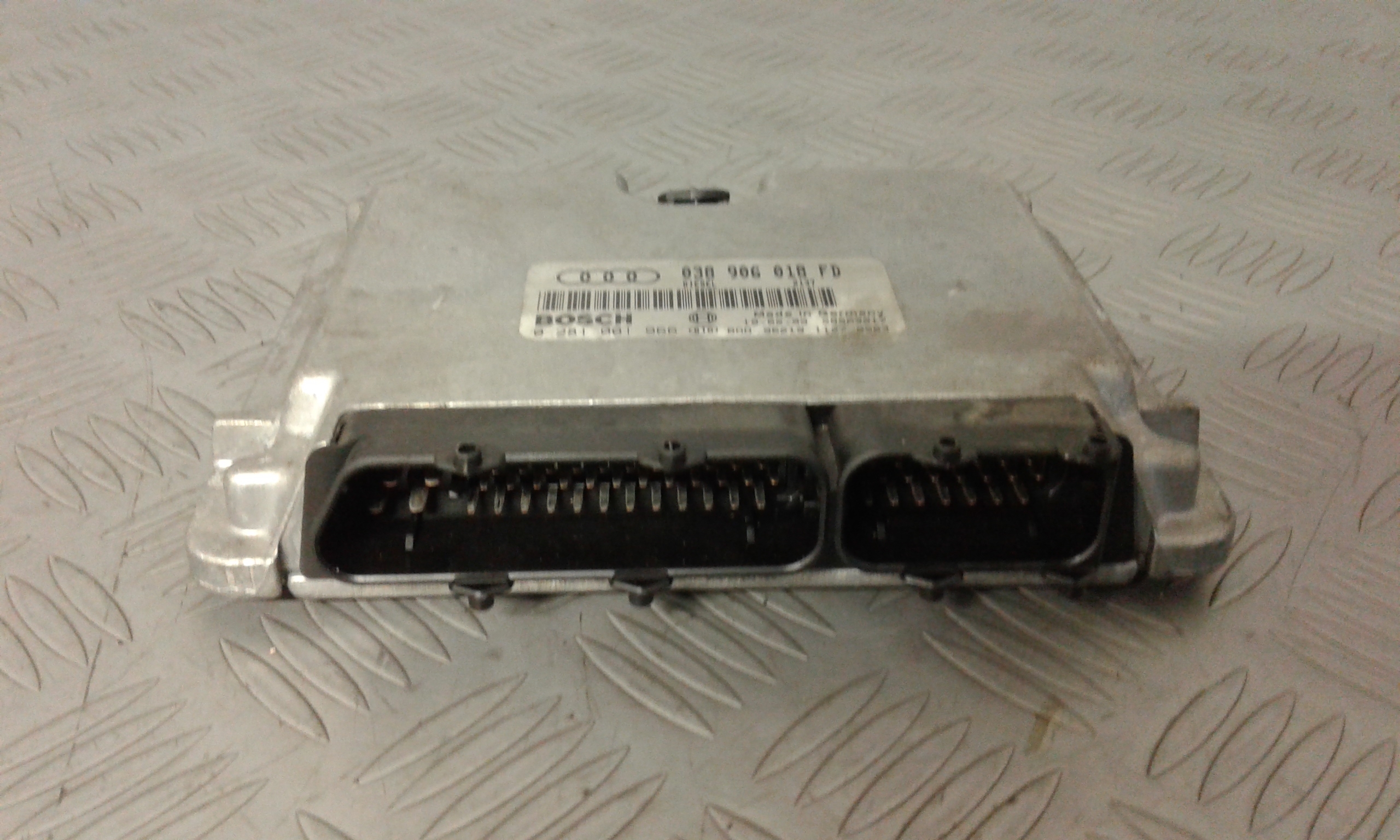 Centralina Iniezione (Bosch) 8E0909518NX 0281001966 Usato