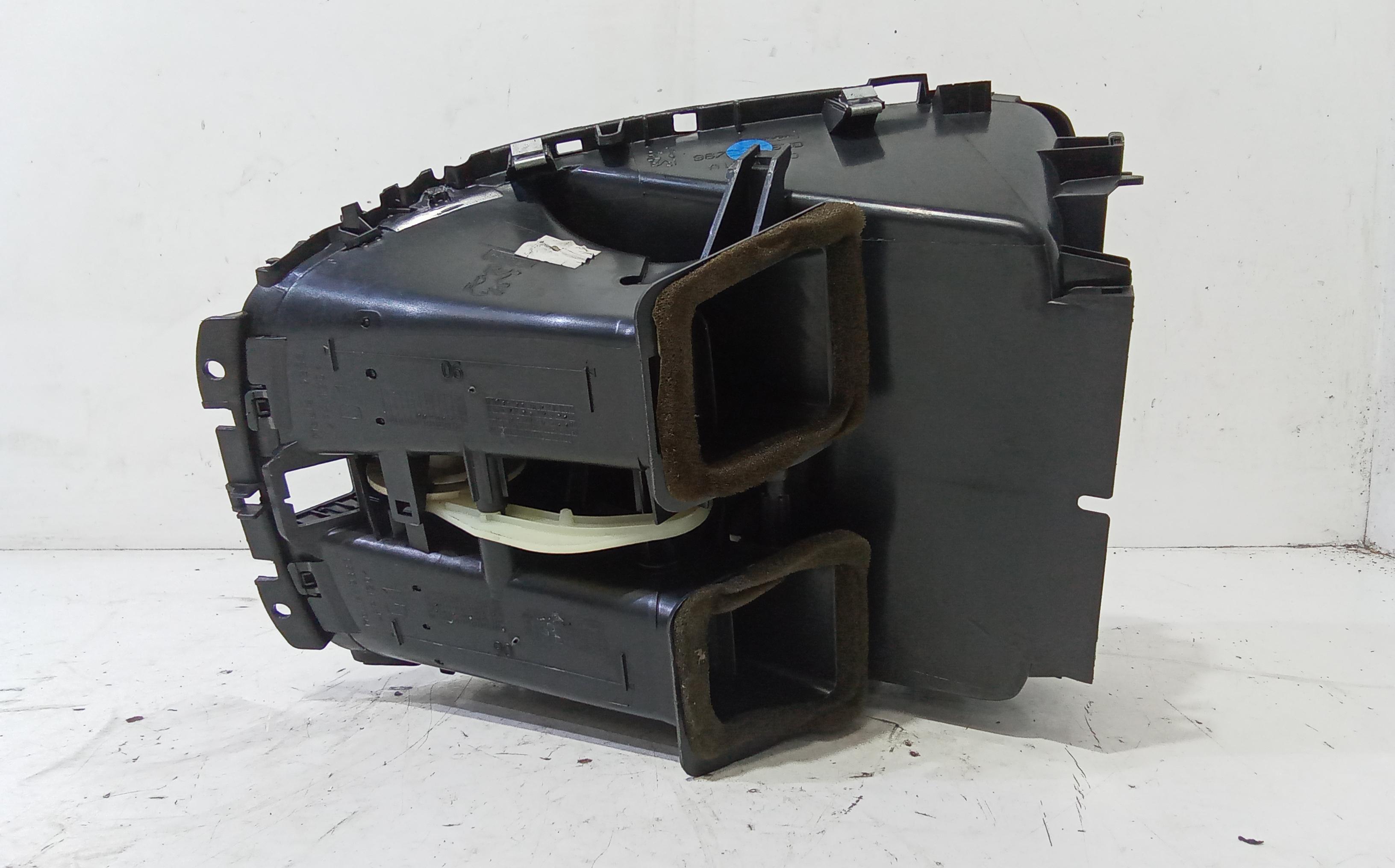 Rivestimento centr. Cruscotto, Mascherina portastrumenti centr. Cruscotto - Immagine 1 di 5
