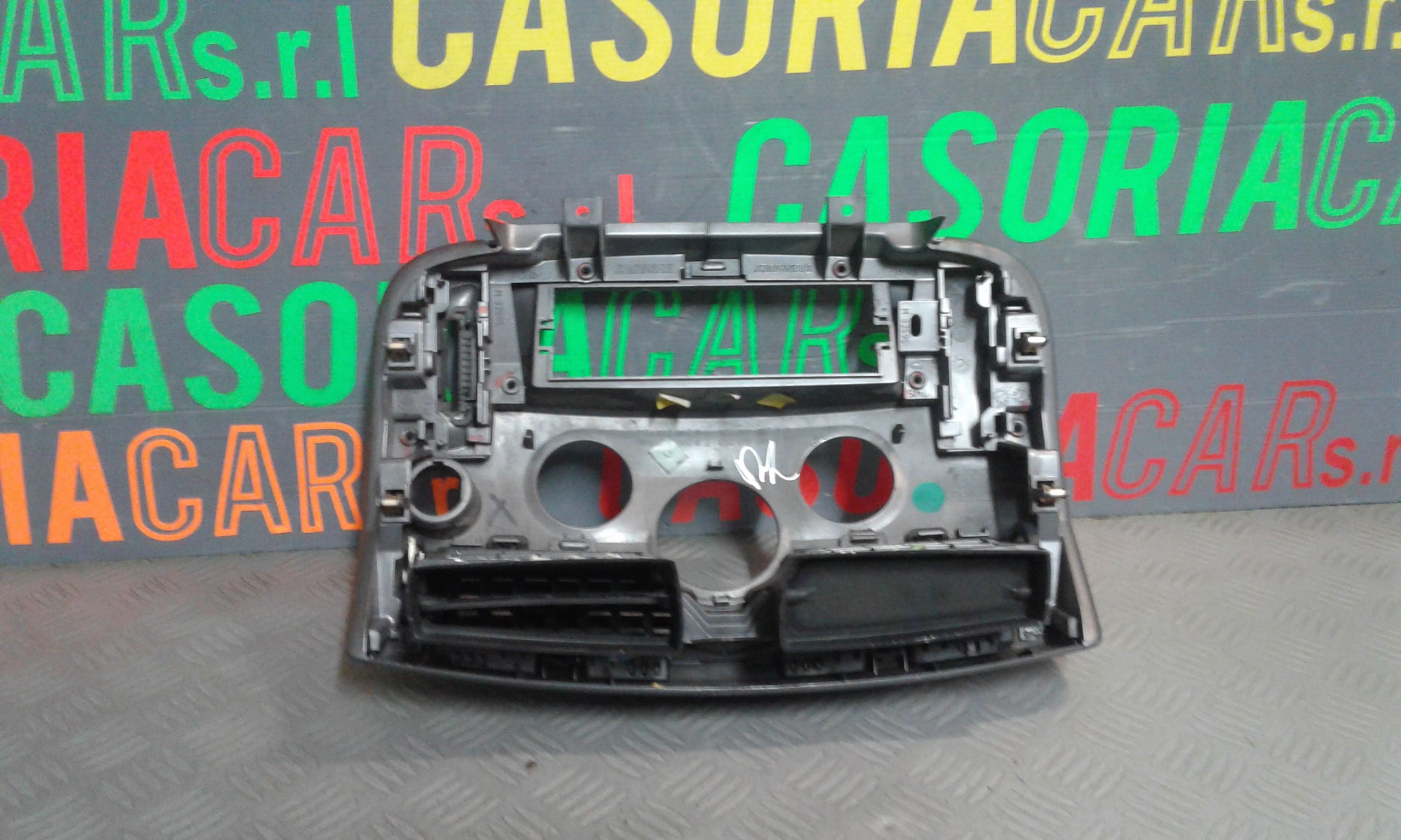Rivestimento centr. Cruscotto, Mascherina portastrumenti centr. Cruscotto - Immagine 1 di 3