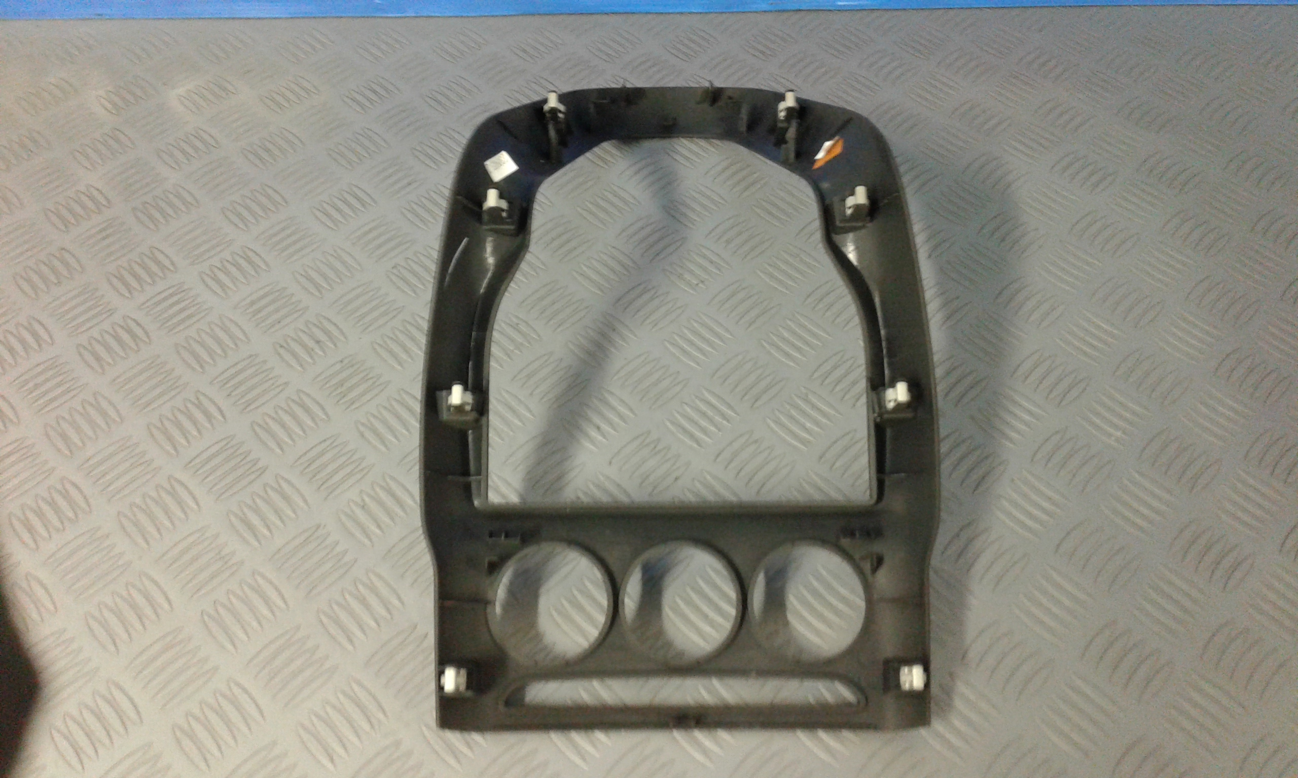 Rivestimento centr. Cruscotto, Mascherina portastrumenti centr. Cruscotto - Immagine 1 di 3