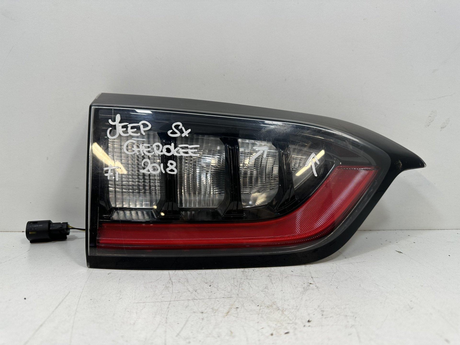 fanale stop supplementare sinistro - Immagine 1 di 4